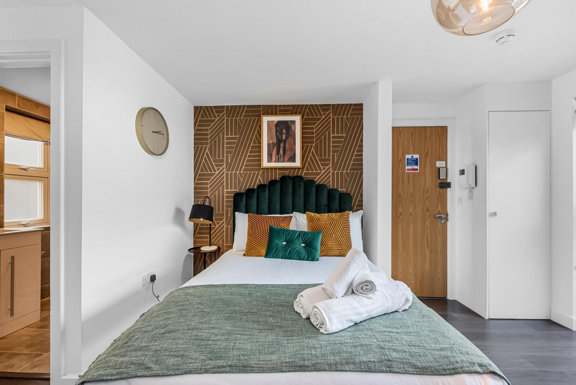 Urban Elegance Luxury Living With Kitchenette Appartement