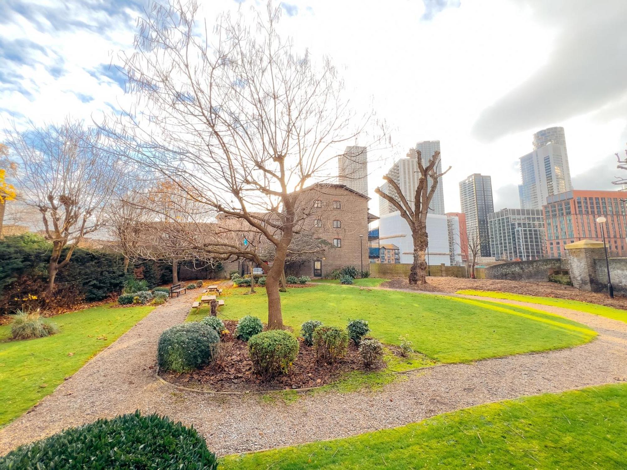 Private Garden Canary Wharf East