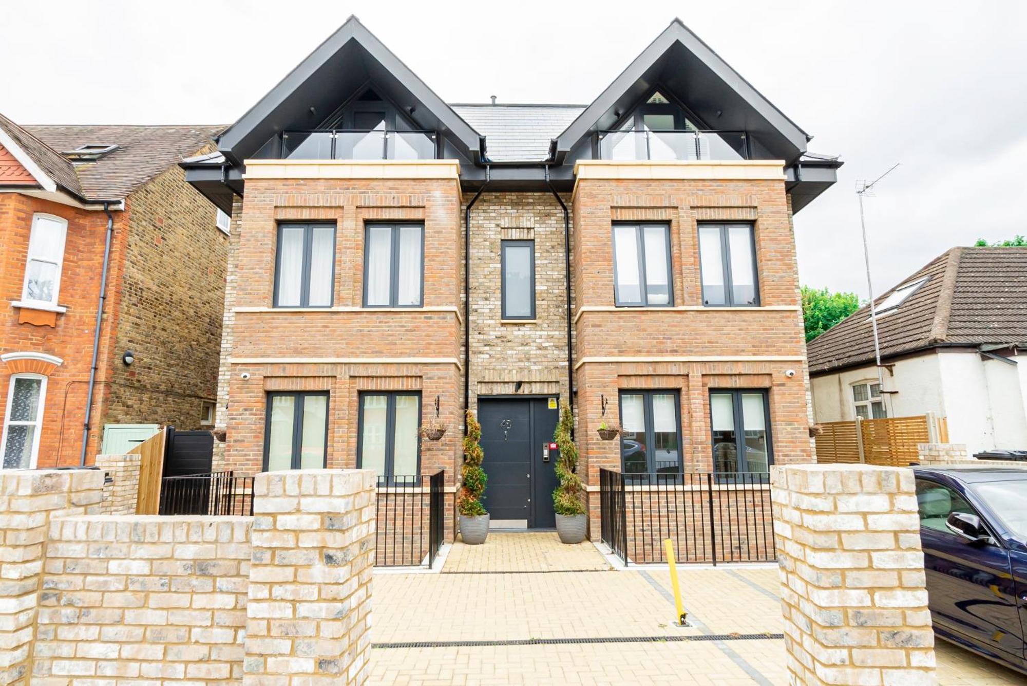 Superb Floor 1-bedroom Flat With Charming Two Balconies Appartement *