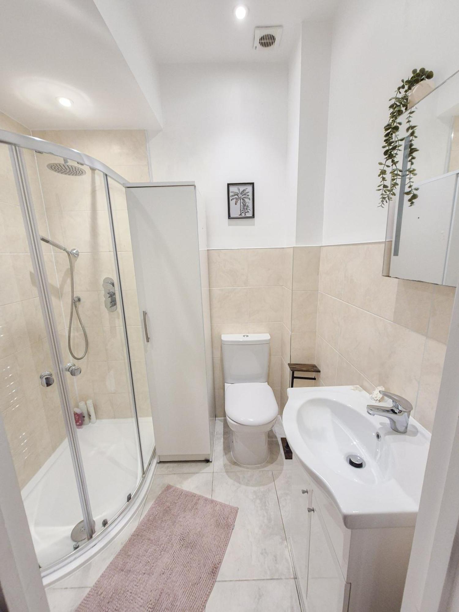Apartamento Cozy 2-bedroom With Free Wi-fi In Shepherds Bush Near Westfield Londres