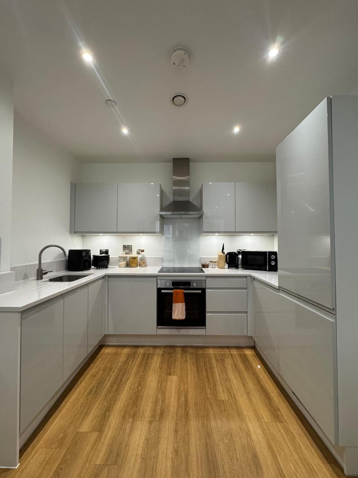 Elegant One-bedroom In East Appartement *