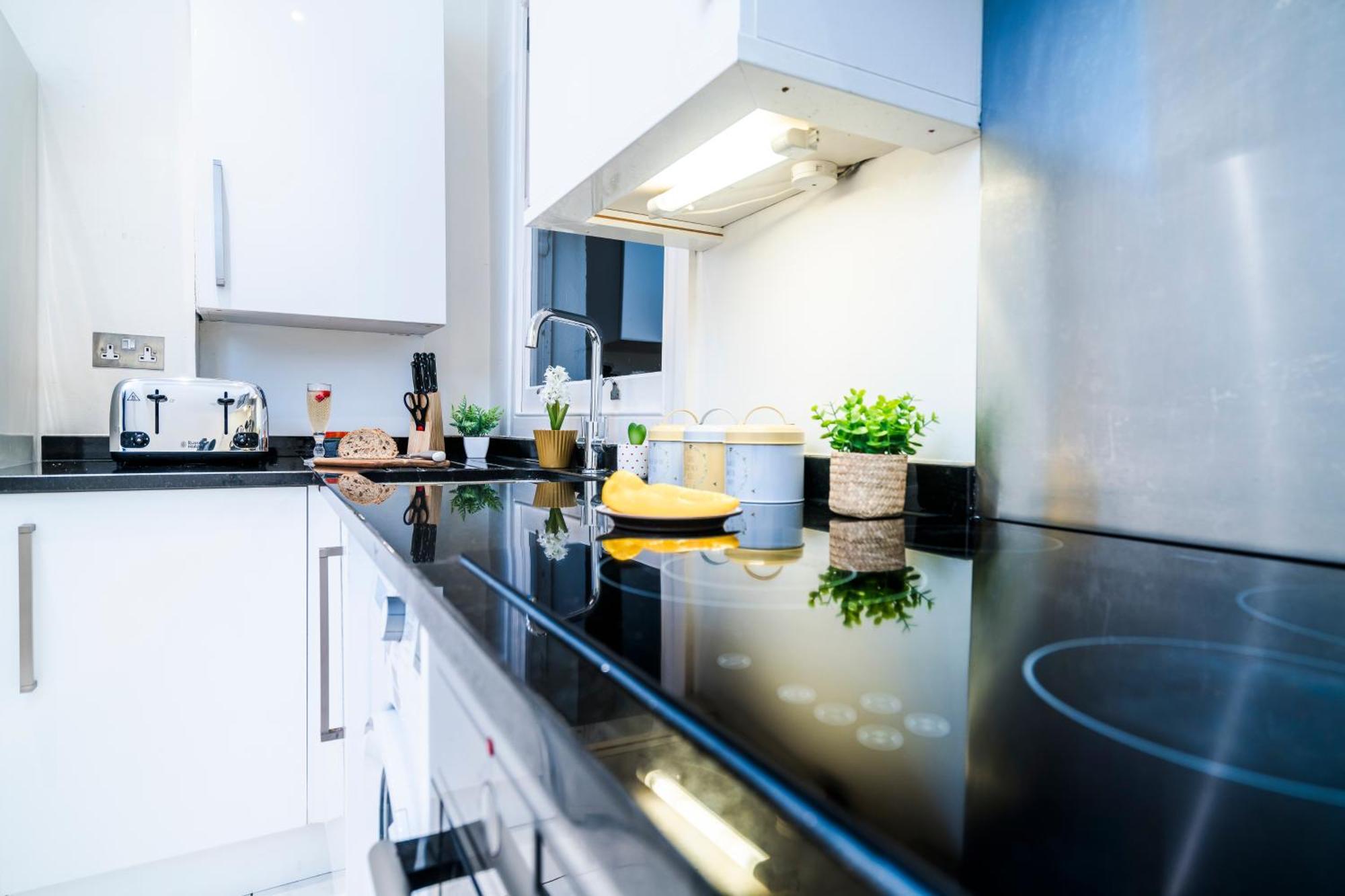 Charming Tooting Hideaway Garden, Resident Parking, Near Tooting Hospital Appartement Londres