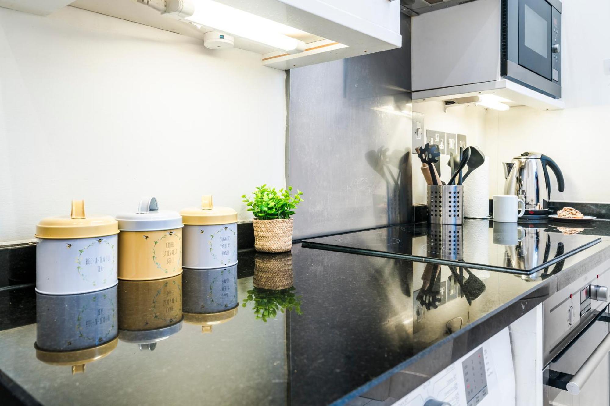Charming Tooting Hideaway Garden, Resident Parking, Near Tooting Hospital Londres