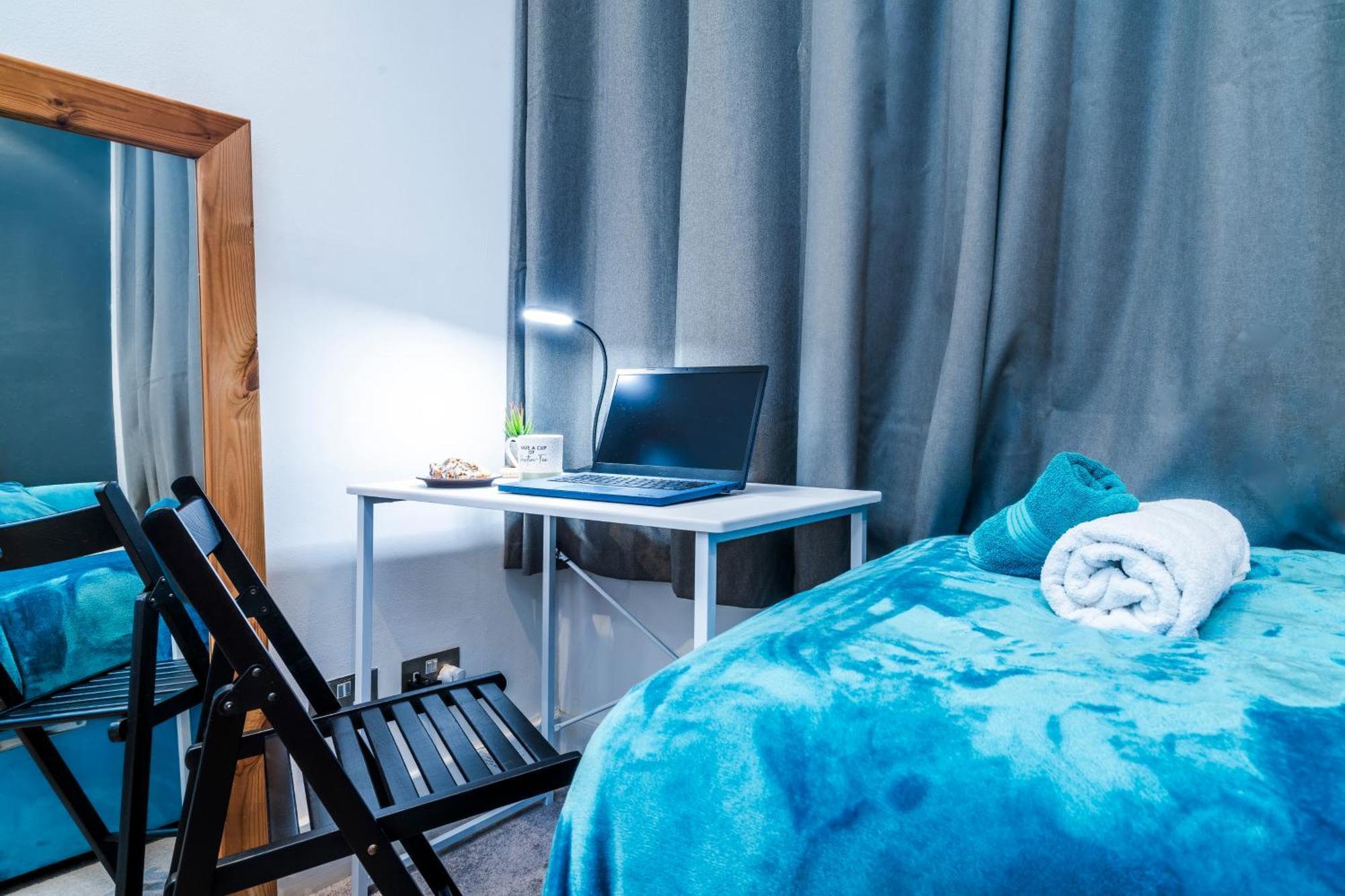 Charming Tooting Hideaway Garden, Resident Parking, Near Tooting Hospital