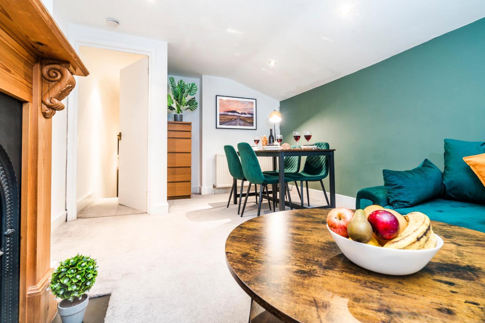 Charming Tooting Hideaway Garden, Resident Parking, Near Tooting Hospital Appartement Londres