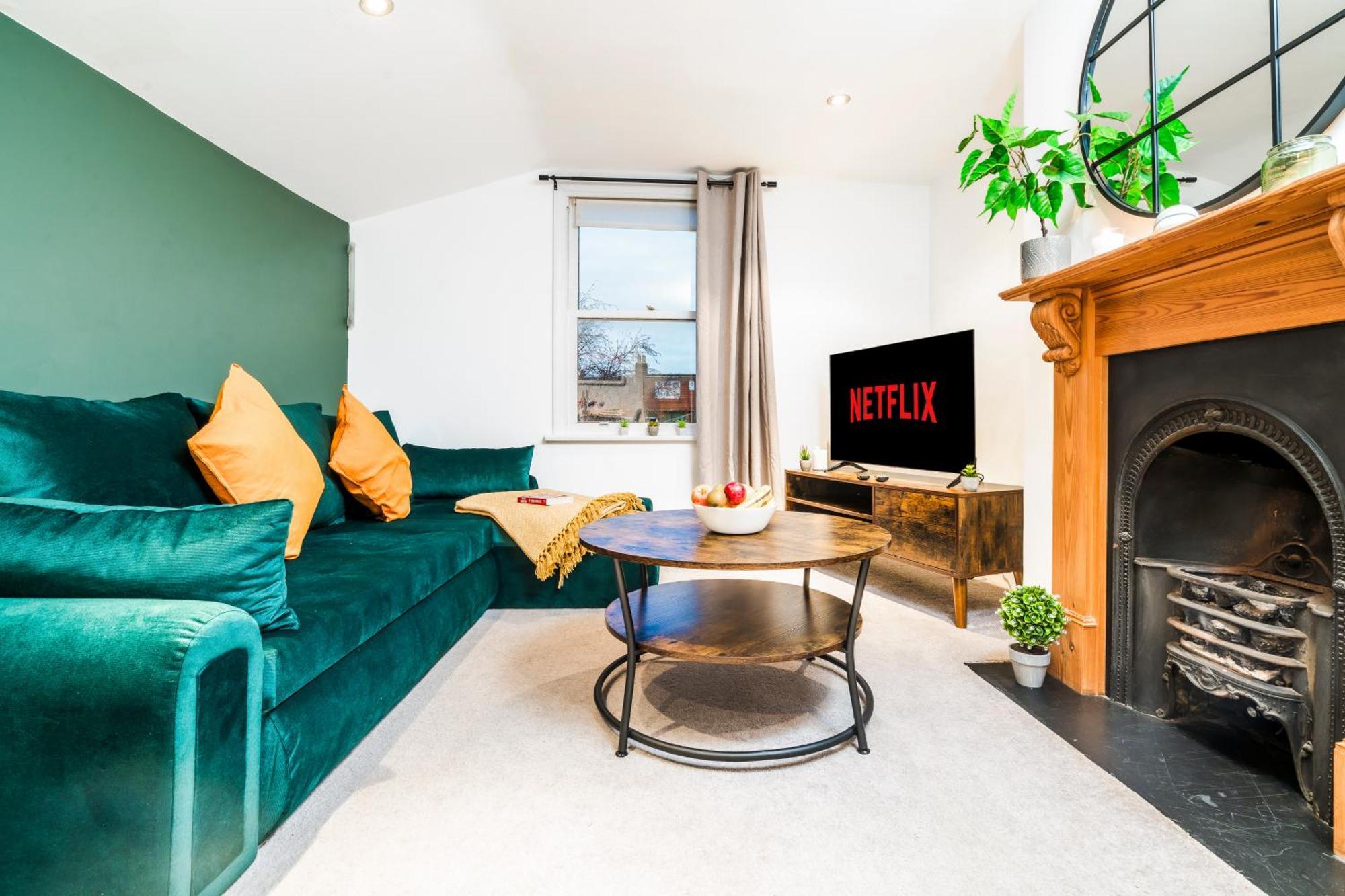 Charming Tooting Hideaway Garden, Resident Parking, Near Tooting Hospital * Londres