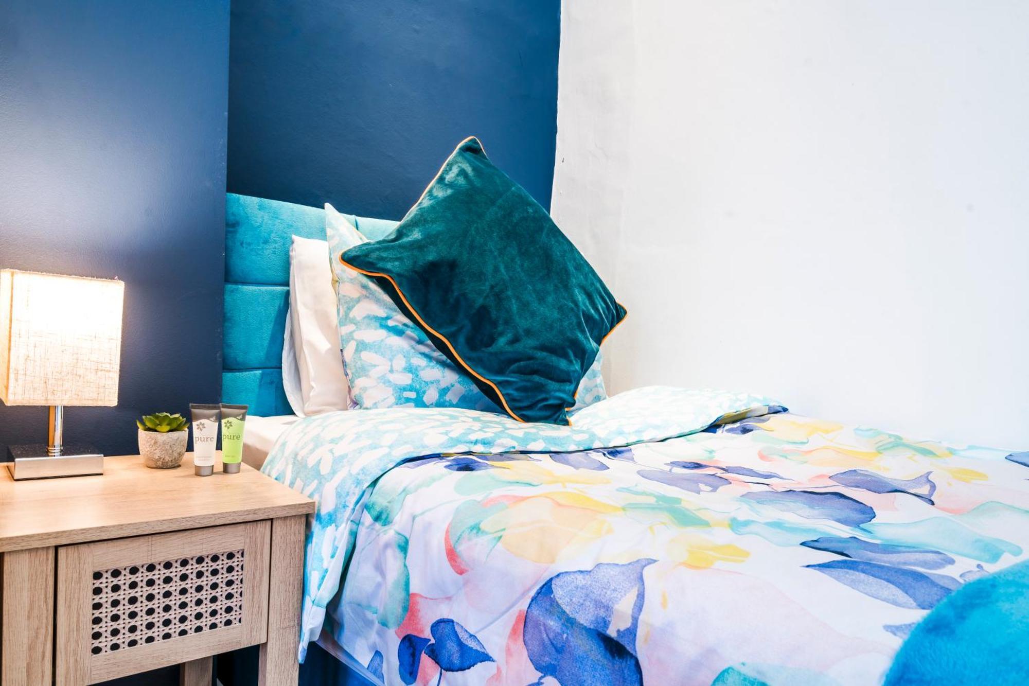Charming Tooting Hideaway Garden, Resident Parking, Near Tooting Hospital