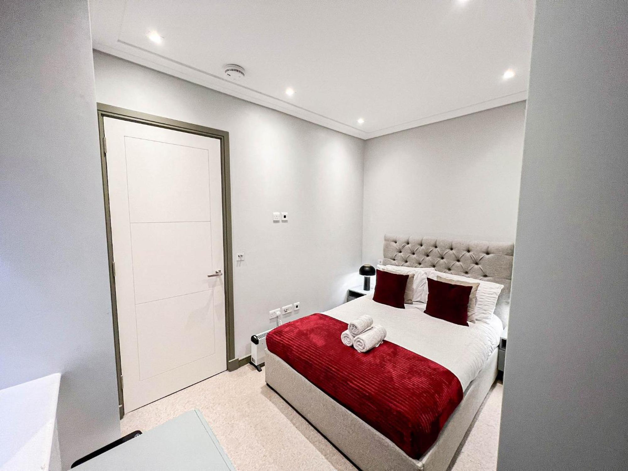 Luxurious 3-bedroom & 3 Bathroom Flat With Indoor Fireplace And Patio In Mayfair Appartement Londres