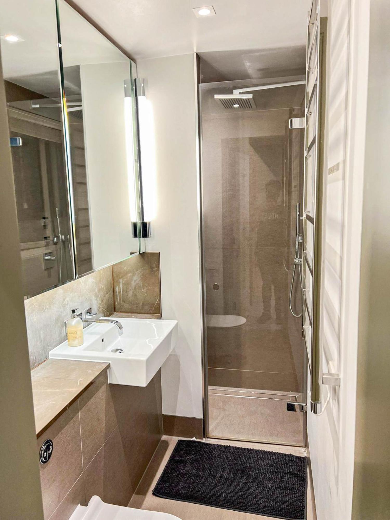 Luxurious 3-bedroom & 3 Bathroom Flat With Indoor Fireplace And Patio In Mayfair Appartement
