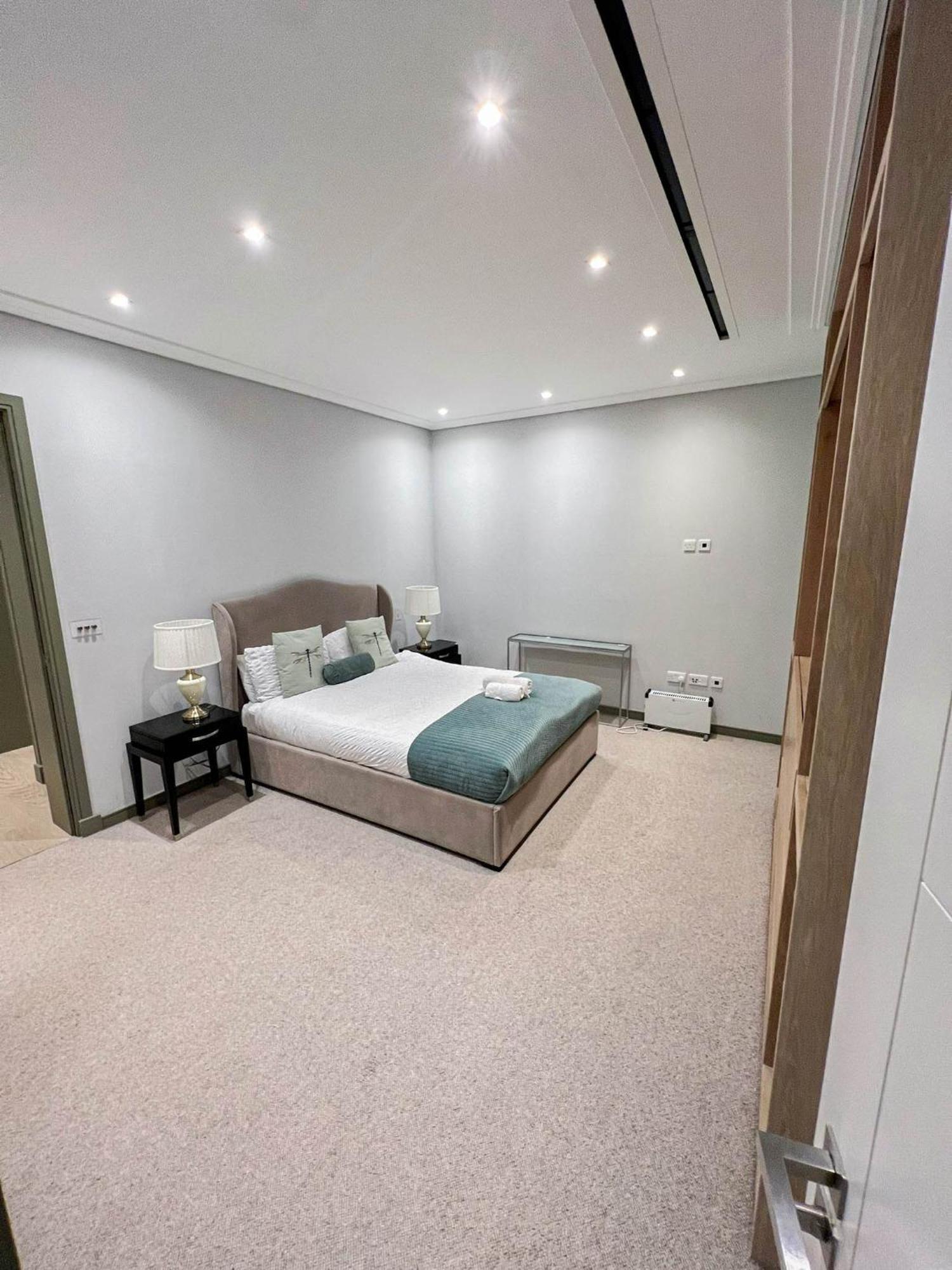 Appartement Luxurious 3-bedroom & 3 Bathroom Flat With Indoor Fireplace And Patio In Mayfair