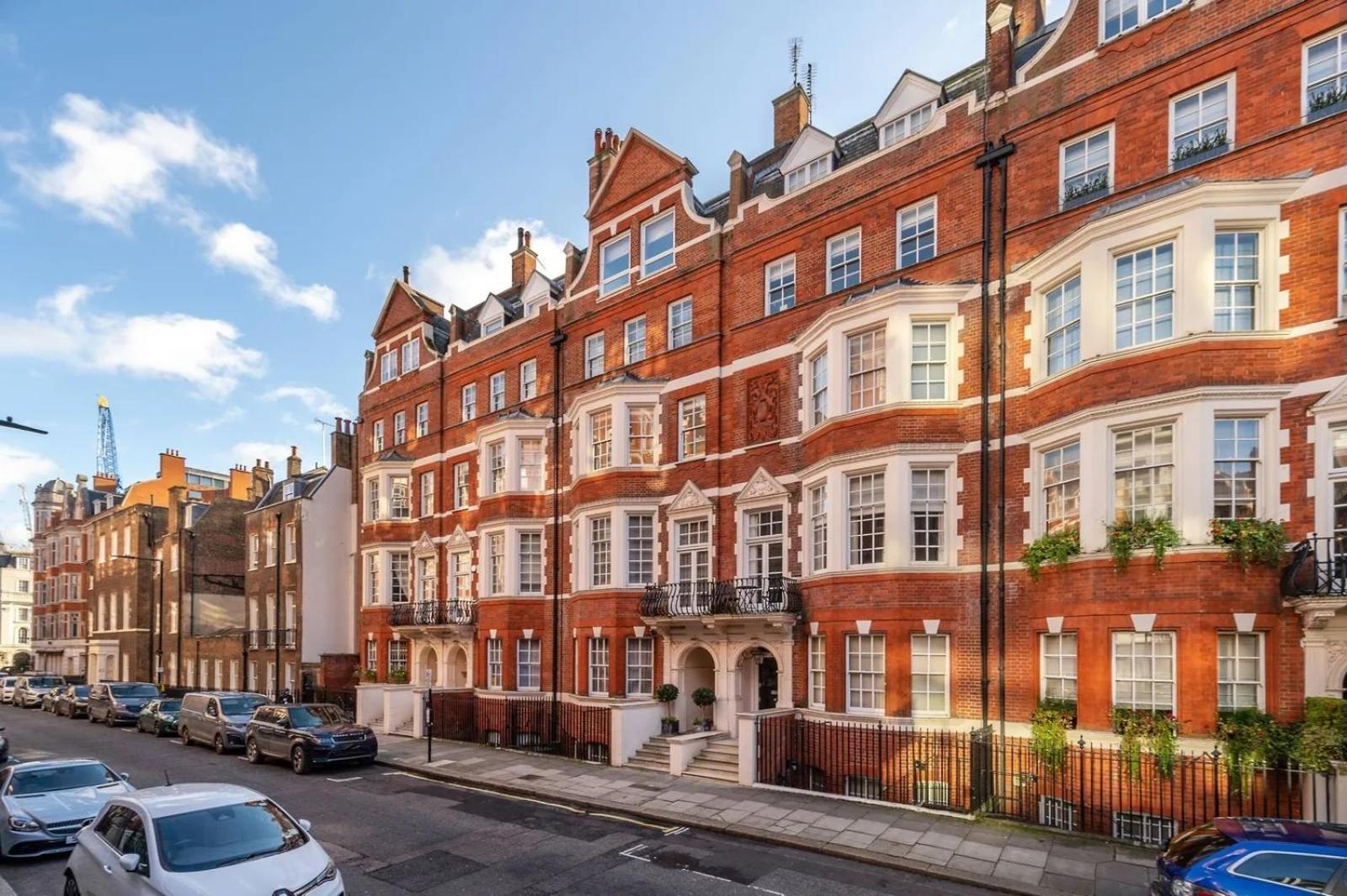 Luxurious 3-bedroom & 3 Bathroom Flat With Indoor Fireplace And Patio In Mayfair Appartement *