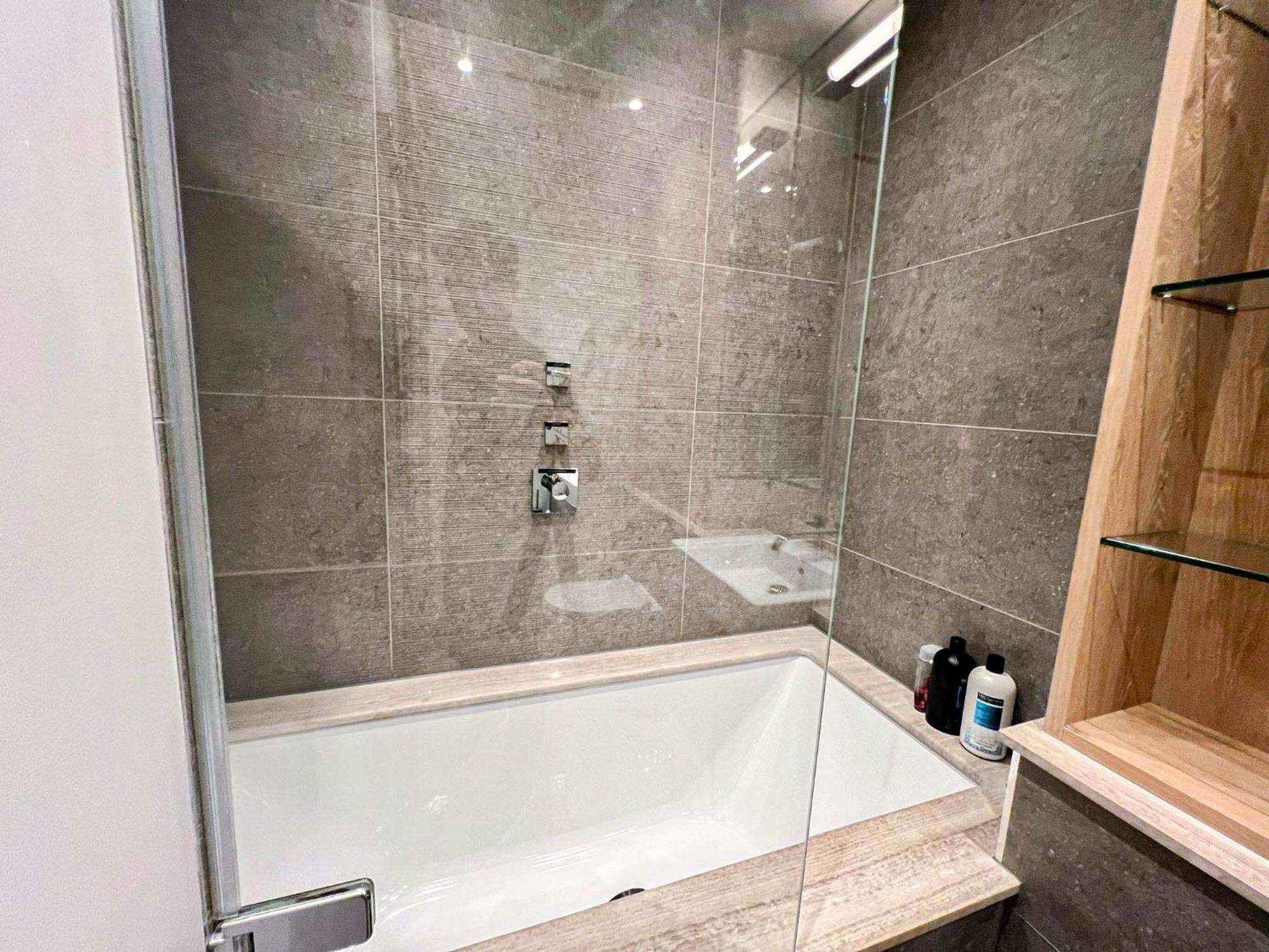 Appartement Luxurious 3-bedroom & 3 Bathroom Flat With Indoor Fireplace And Patio In Mayfair *