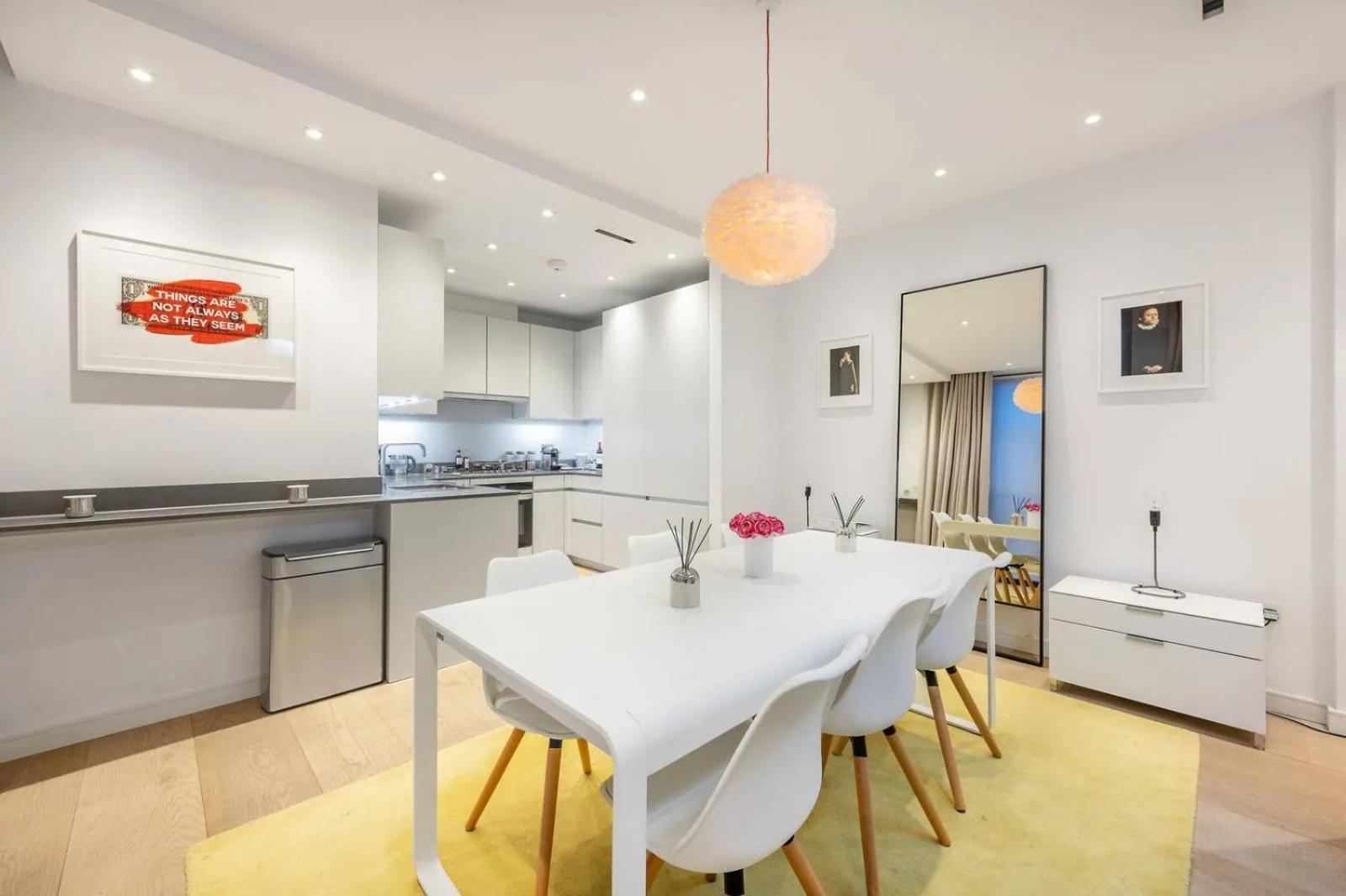Appartement Luxurious 3-bedroom & 3 Bathroom Flat With Indoor Fireplace And Patio In Mayfair *