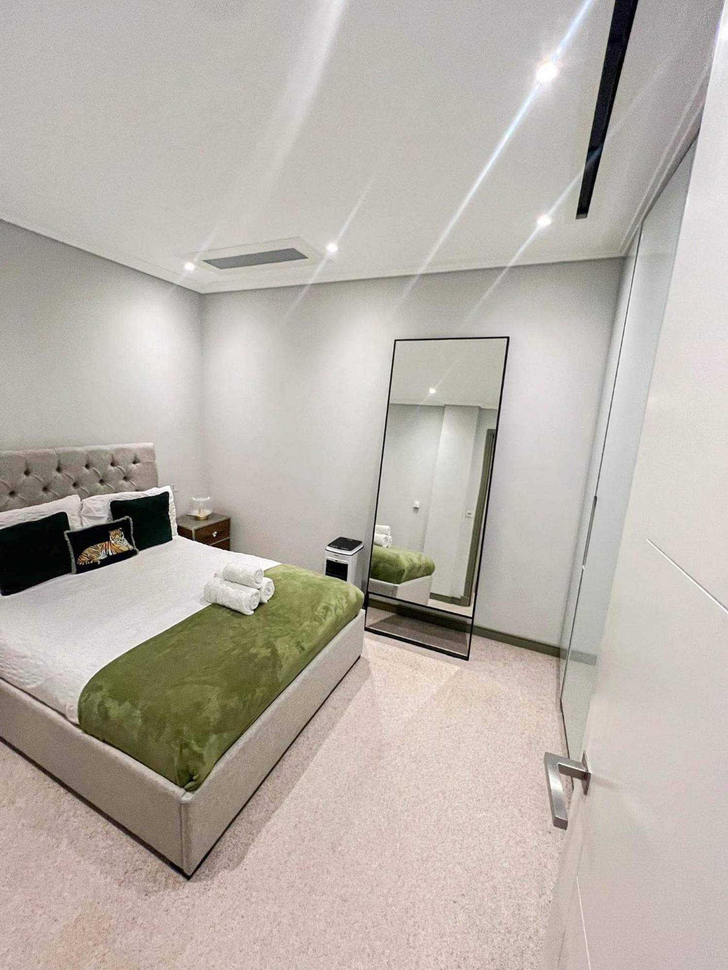 Appartement Luxurious 3-bedroom & 3 Bathroom Flat With Indoor Fireplace And Patio In Mayfair Londres