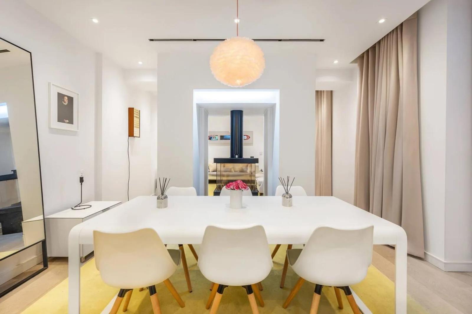 Appartement Luxurious 3-bedroom & 3 Bathroom Flat With Indoor Fireplace And Patio In Mayfair *