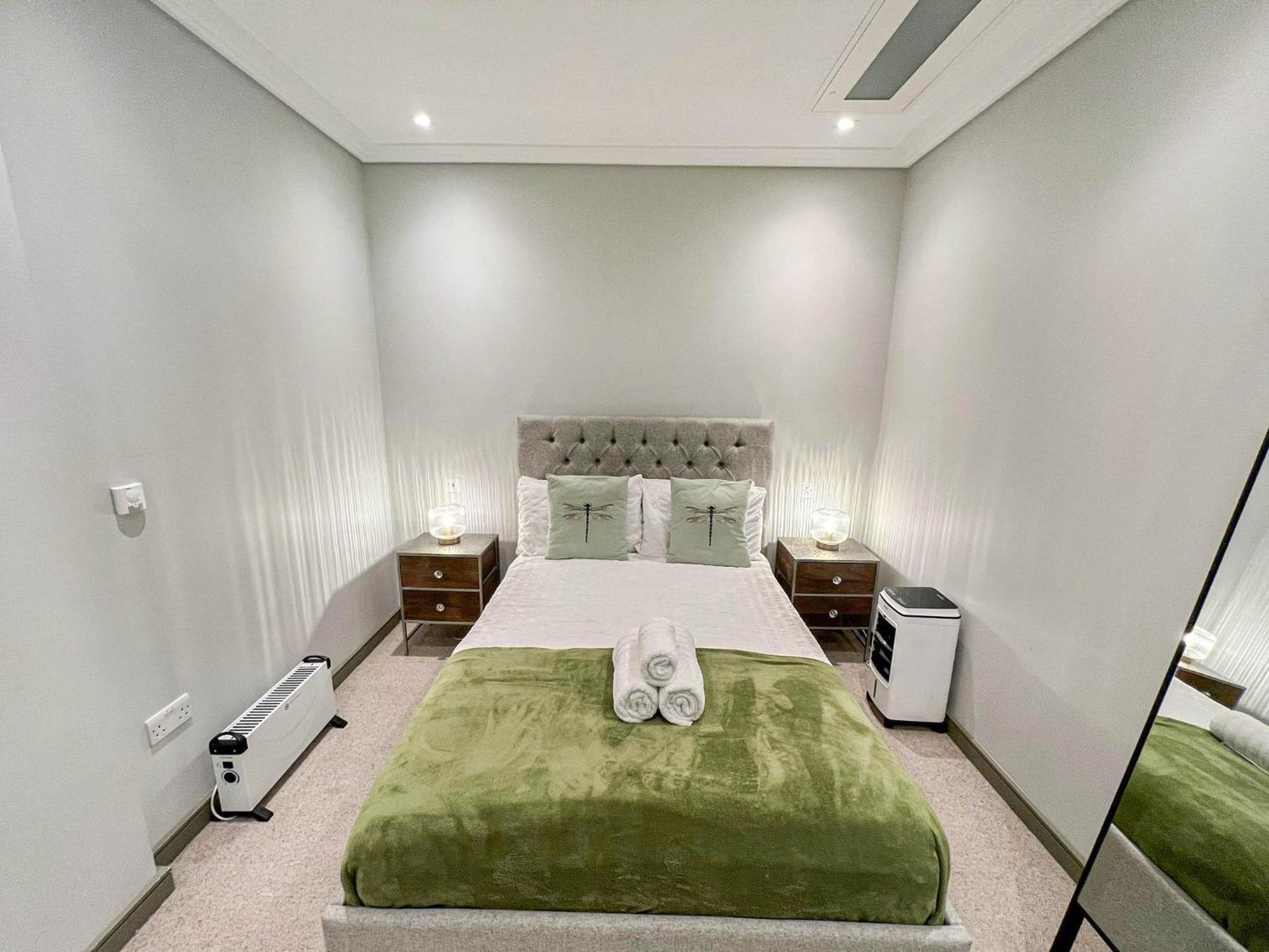 Appartement Luxurious 3-bedroom & 3 Bathroom Flat With Indoor Fireplace And Patio In Mayfair