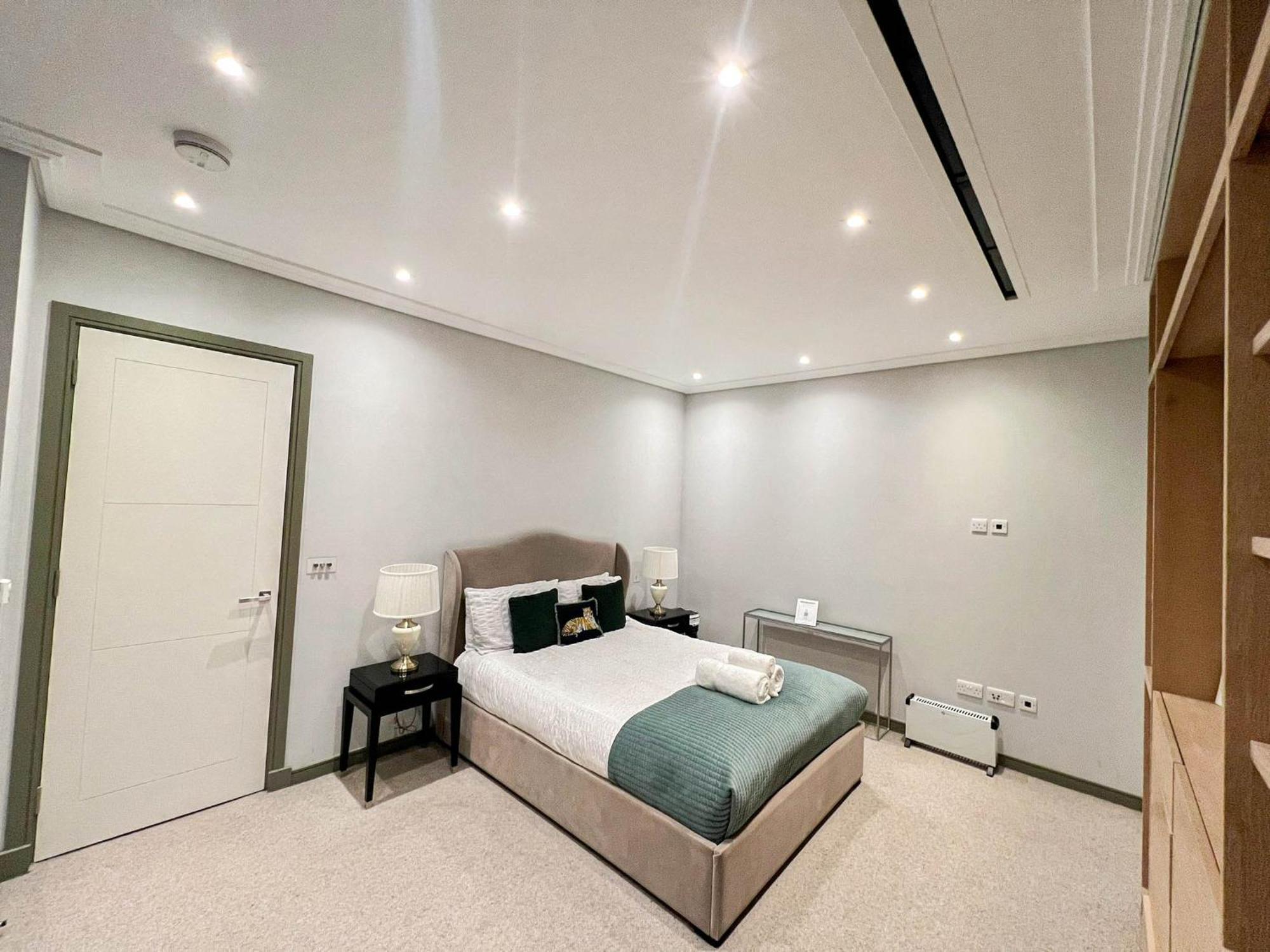 Luxurious 3-bedroom & 3 Bathroom Flat With Indoor Fireplace And Patio In Mayfair Appartement *