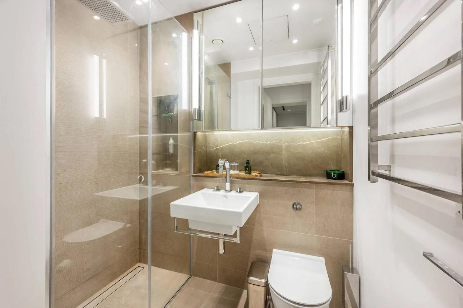 Luxurious 3-bedroom & 3 Bathroom Flat With Indoor Fireplace And Patio In Mayfair Appartement *