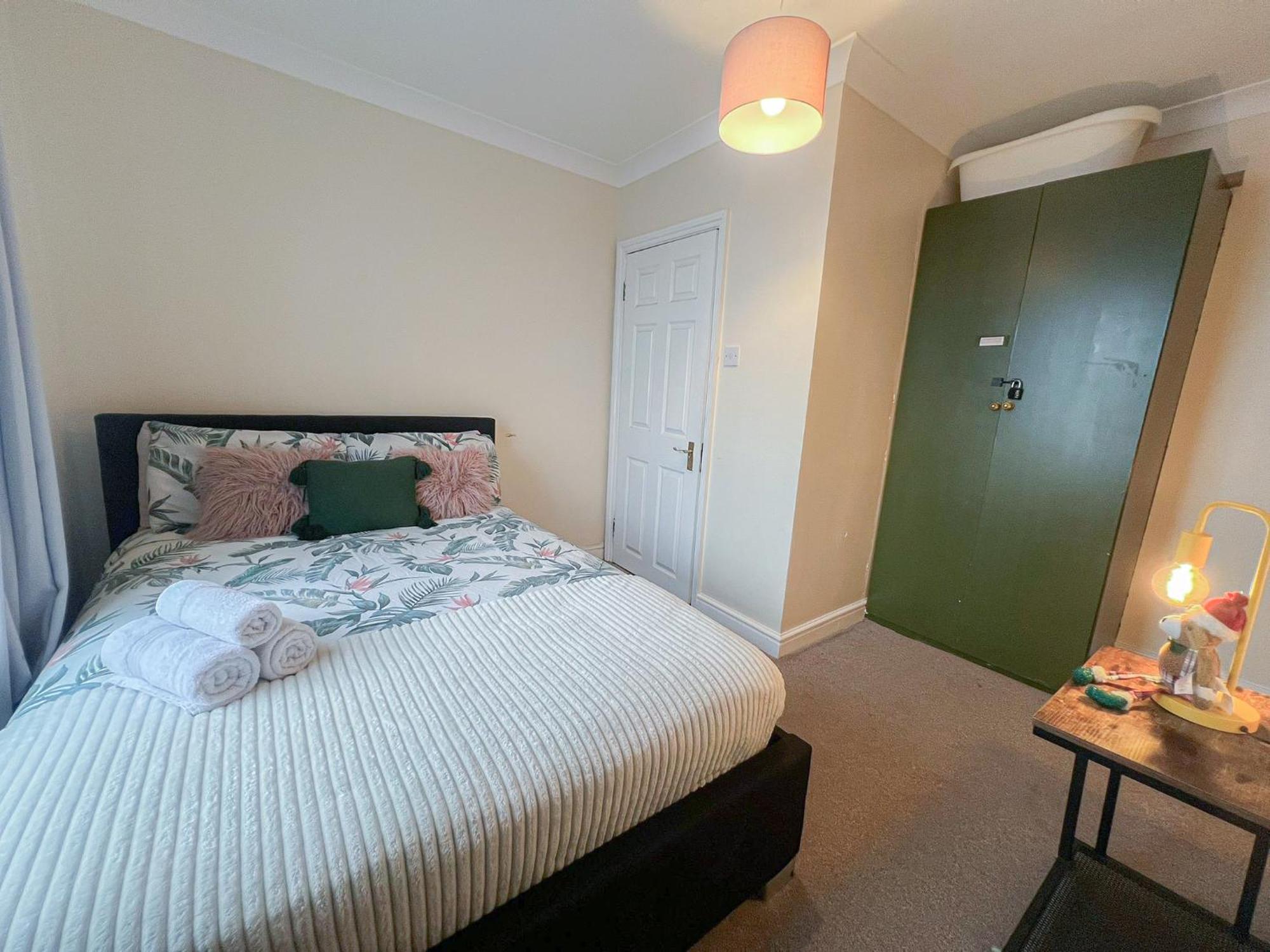 Ample Acton 4-bedroom Flat,ealing, West Appartement *