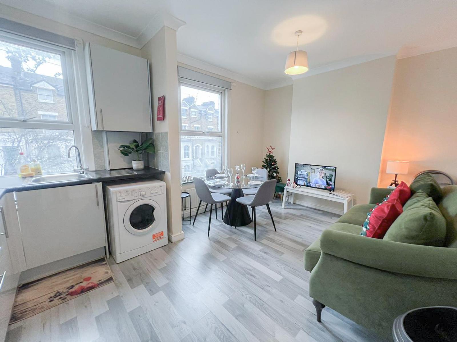 Ample Acton 4-bedroom Flat,ealing, West Appartement