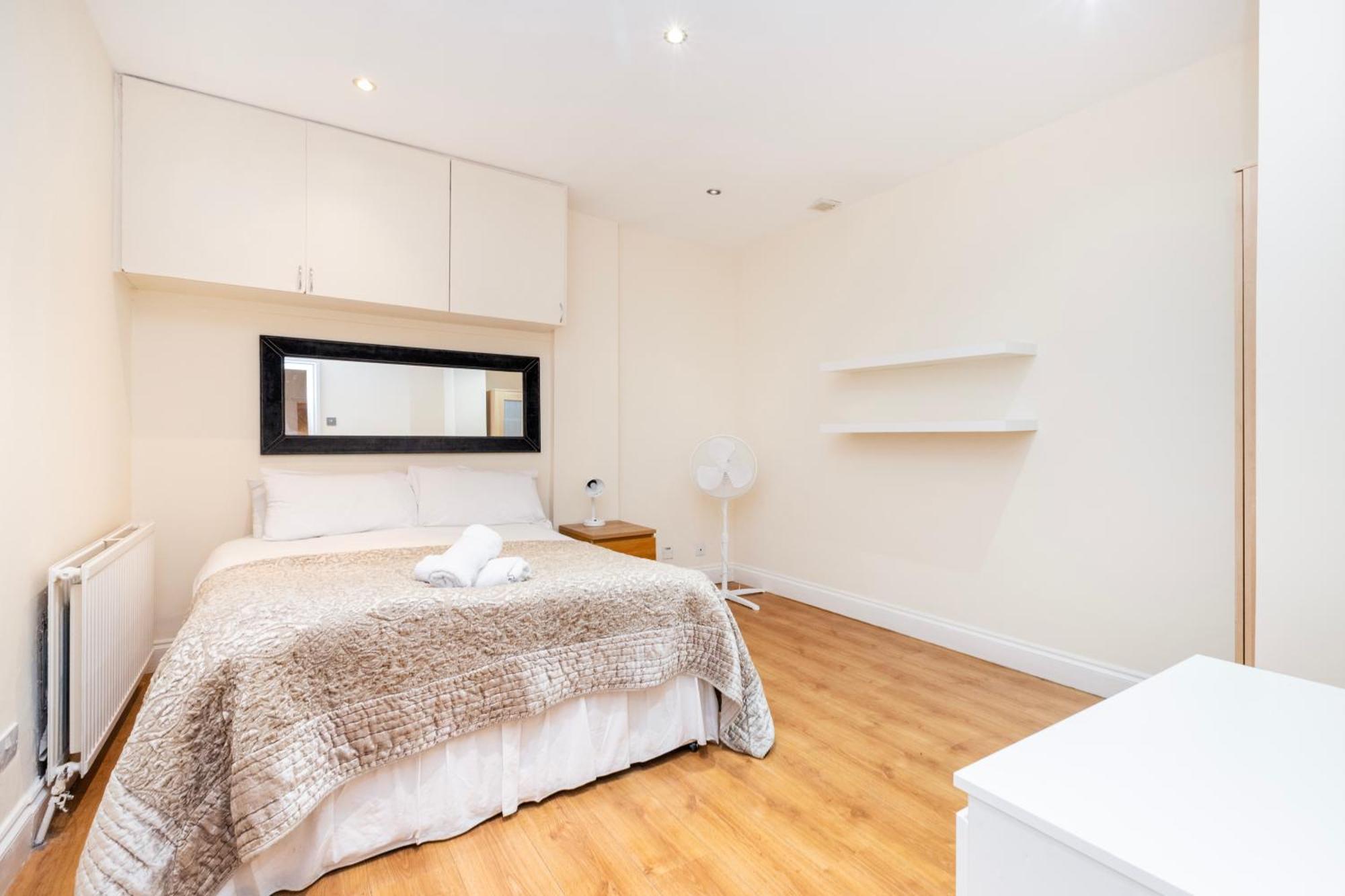 Hyde Park & Apart-hotel 3*