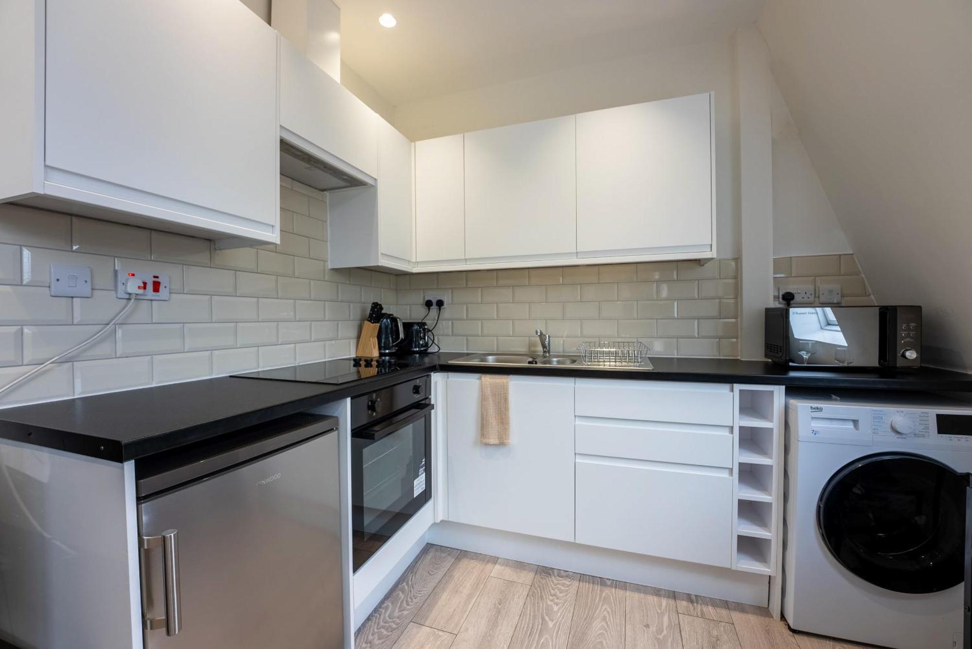 Modern Flat With Balcony In Heart Of * Londres