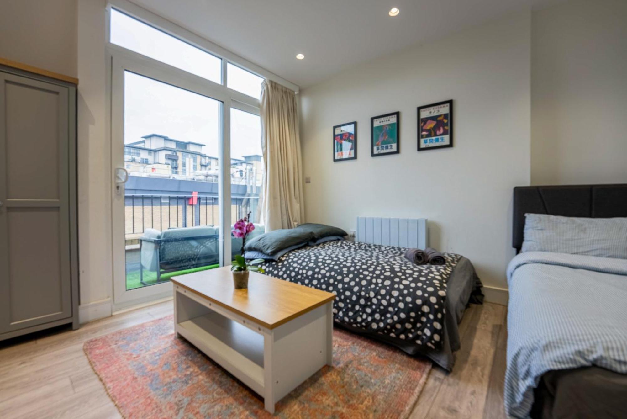 Apartamento Modern Flat With Balcony In Heart Of