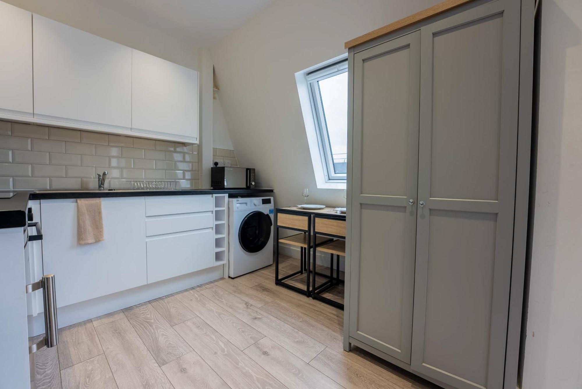 Apartamento Modern Flat With Balcony In Heart Of Londres