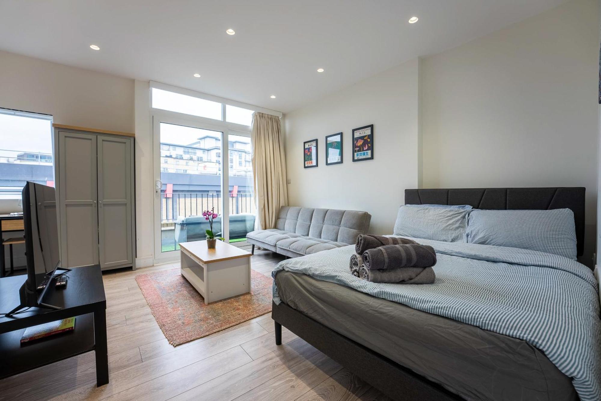Apartamento Modern Flat With Balcony In Heart Of