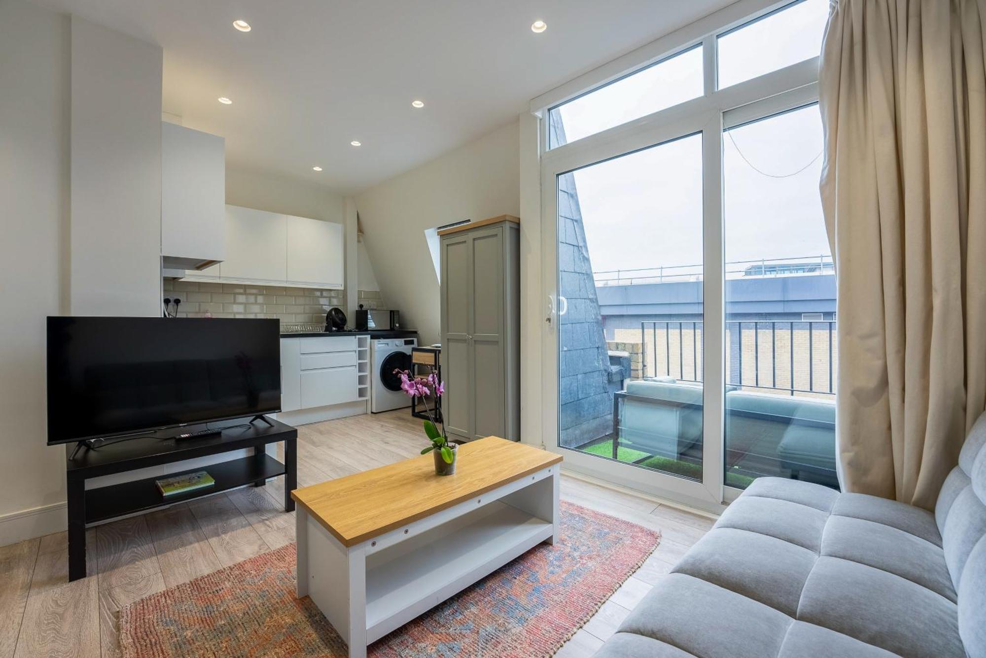 Apartamento Modern Flat With Balcony In Heart Of *