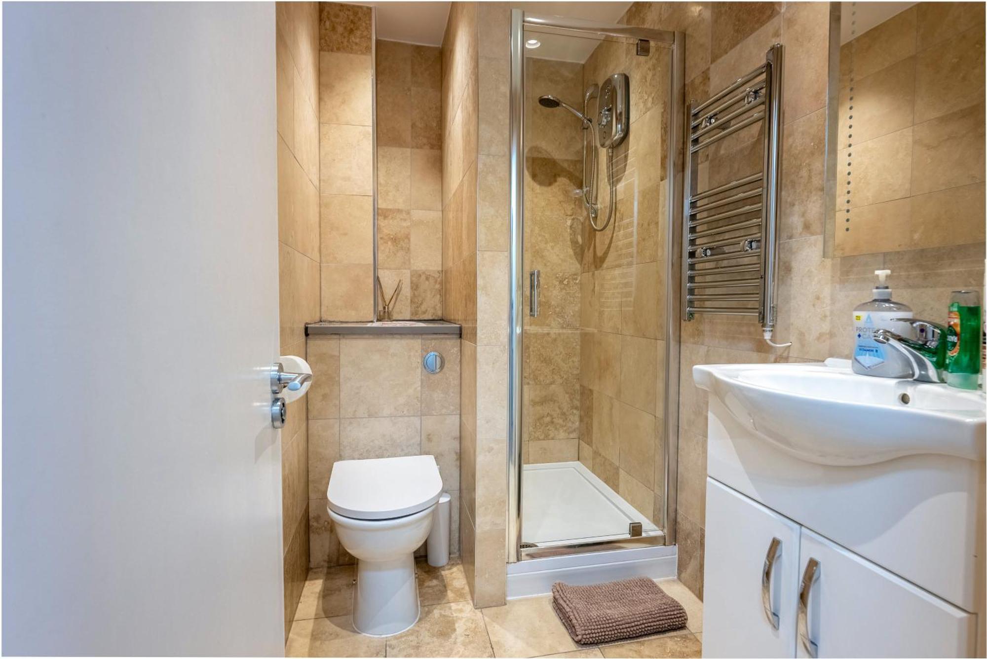 Home-like 1-br Flat In Victoria Londen