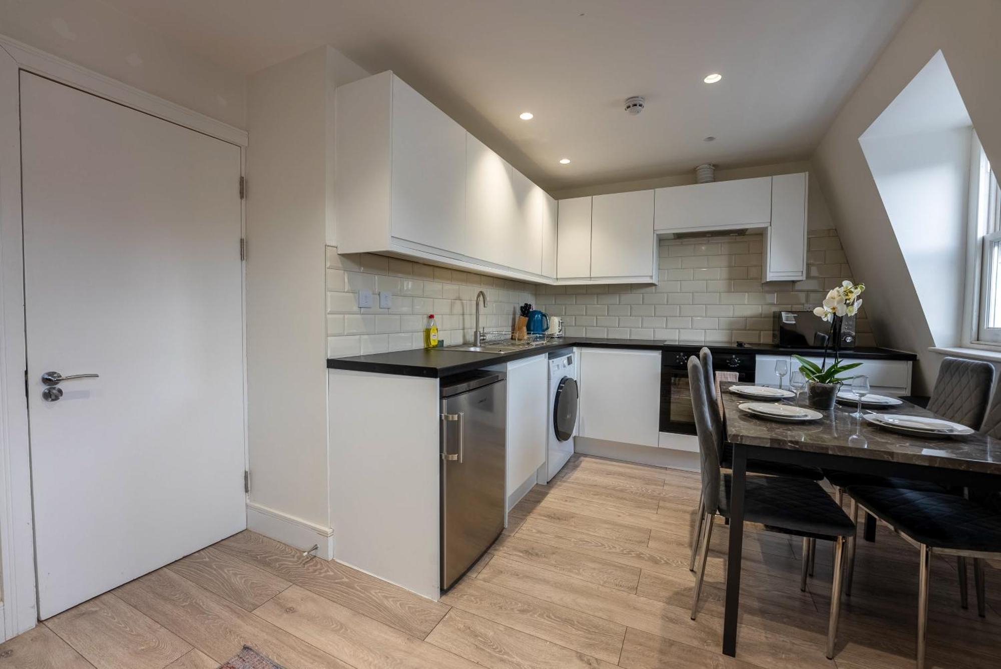 Home-like 1-br Flat In Victoria Appartement