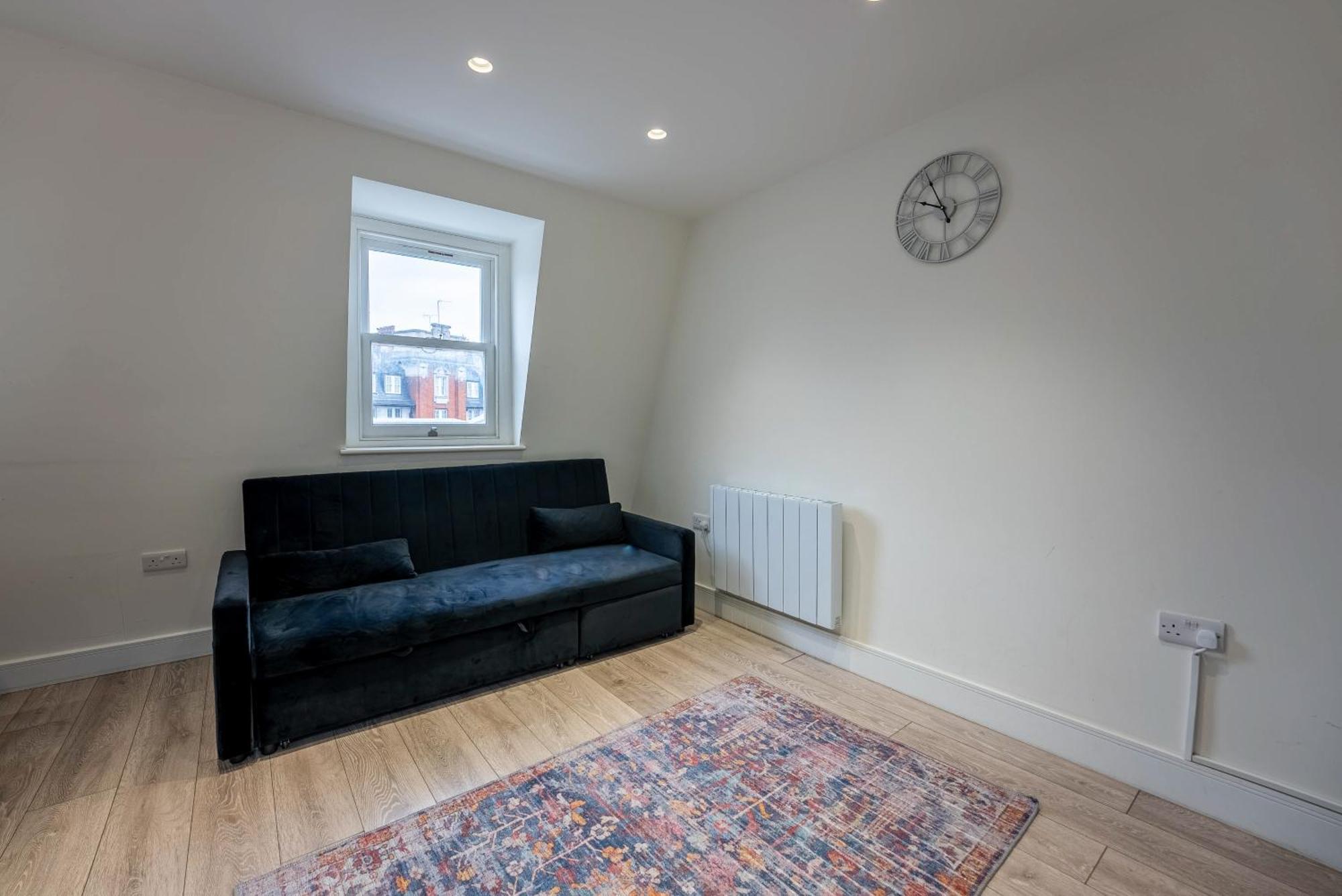 Home-like 1-br Flat In Victoria Appartement Londen