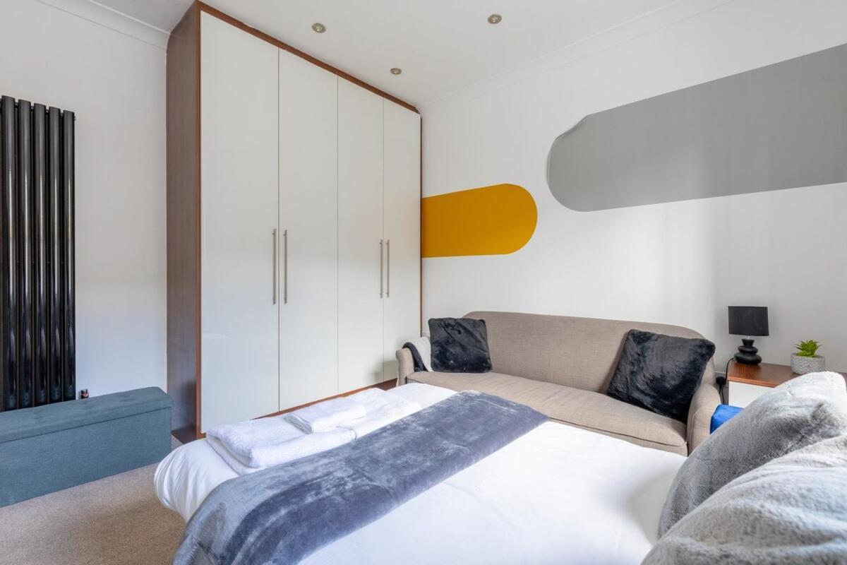 Spacious 1bd Flat 10 Mins From Battersea Park! * Londen