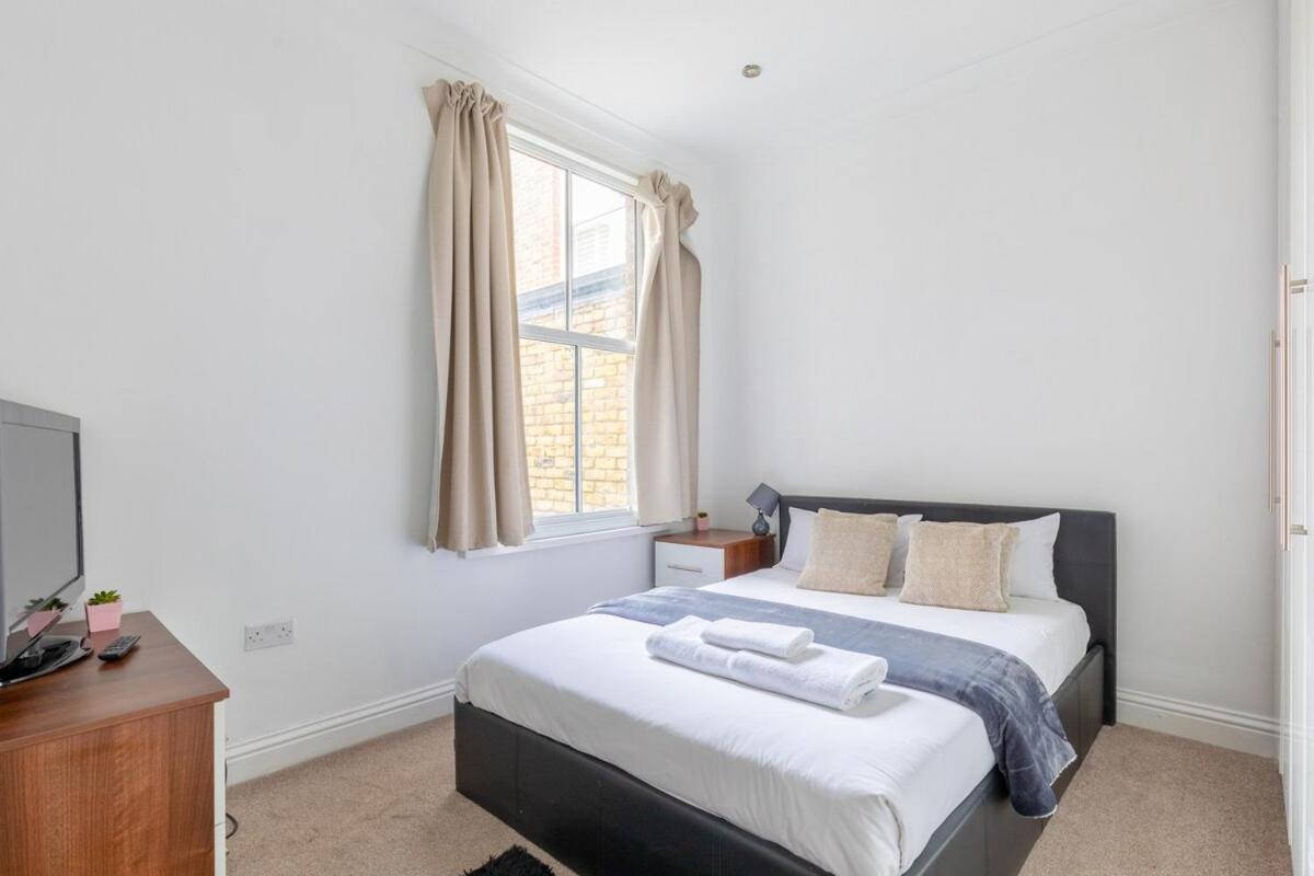 Spacious 1bd Flat 10 Mins From Battersea Park! Londen