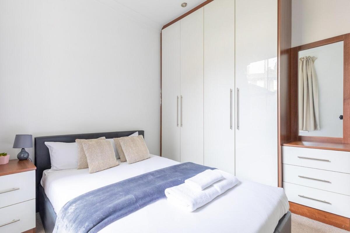 Spacious 1bd Flat 10 Mins From Battersea Park! * Londen