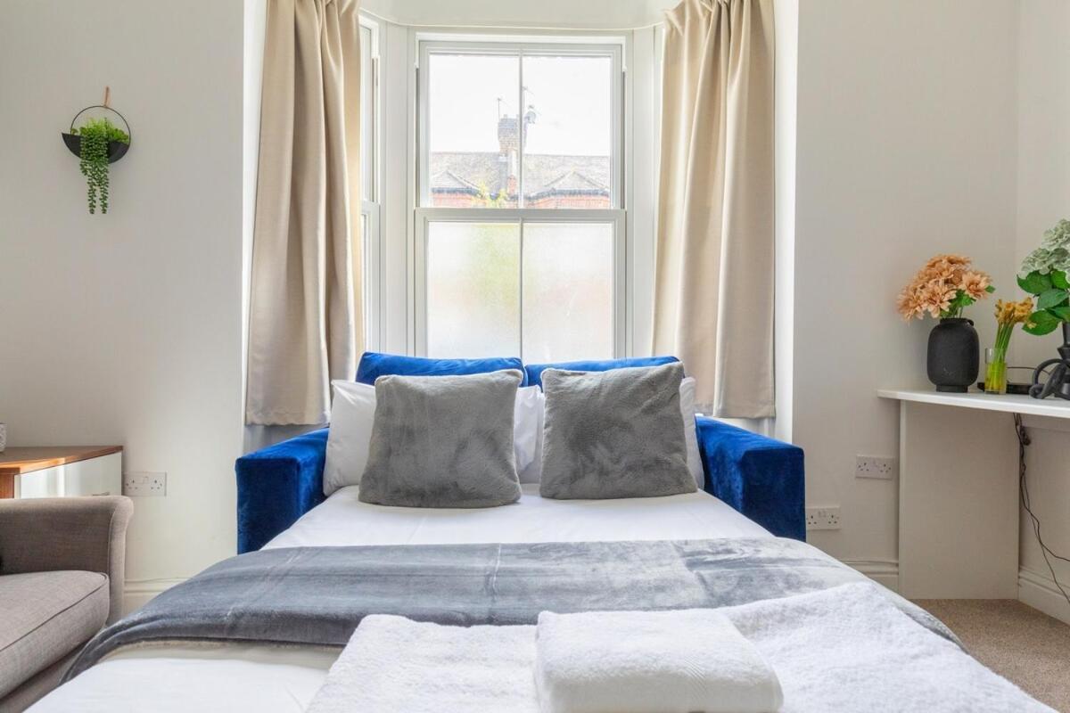 Spacious 1bd Flat 10 Mins From Battersea Park! Londen