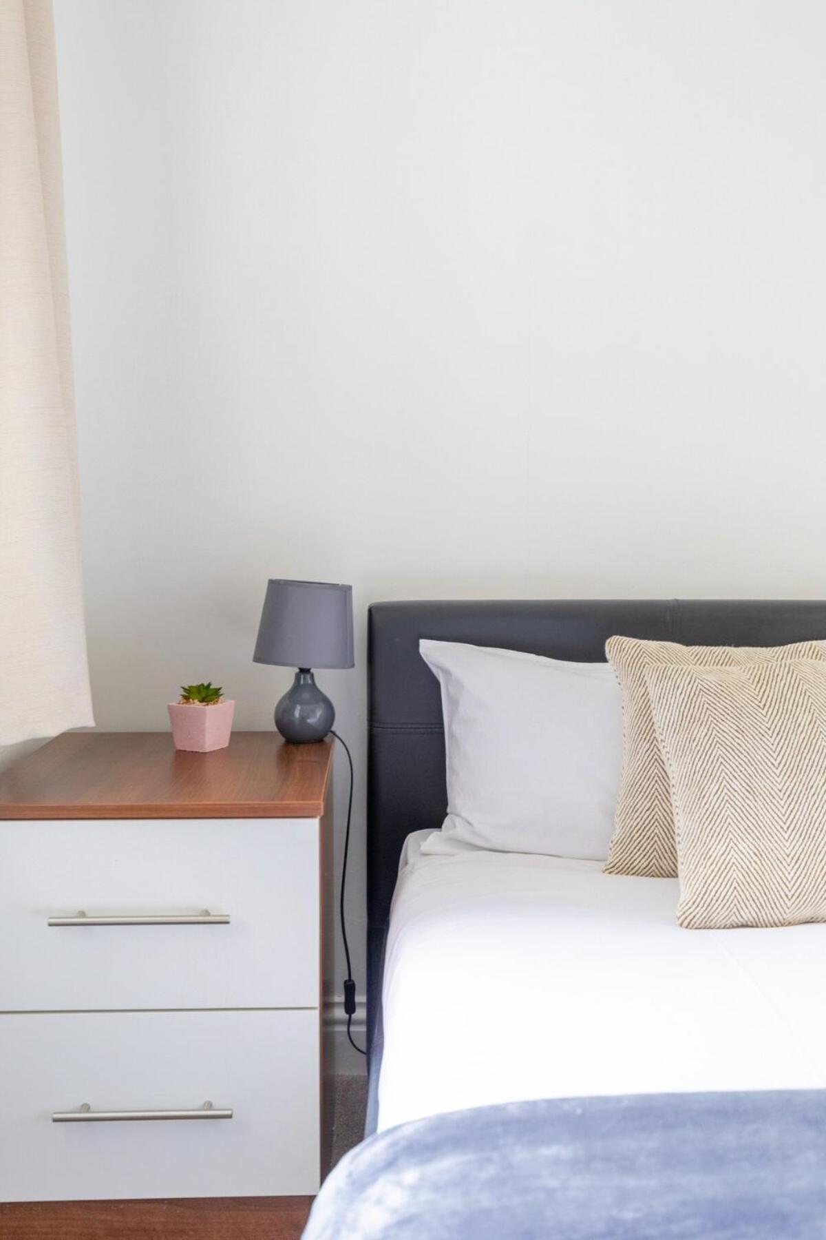 Spacious 1bd Flat 10 Mins From Battersea Park! Appartement Londen