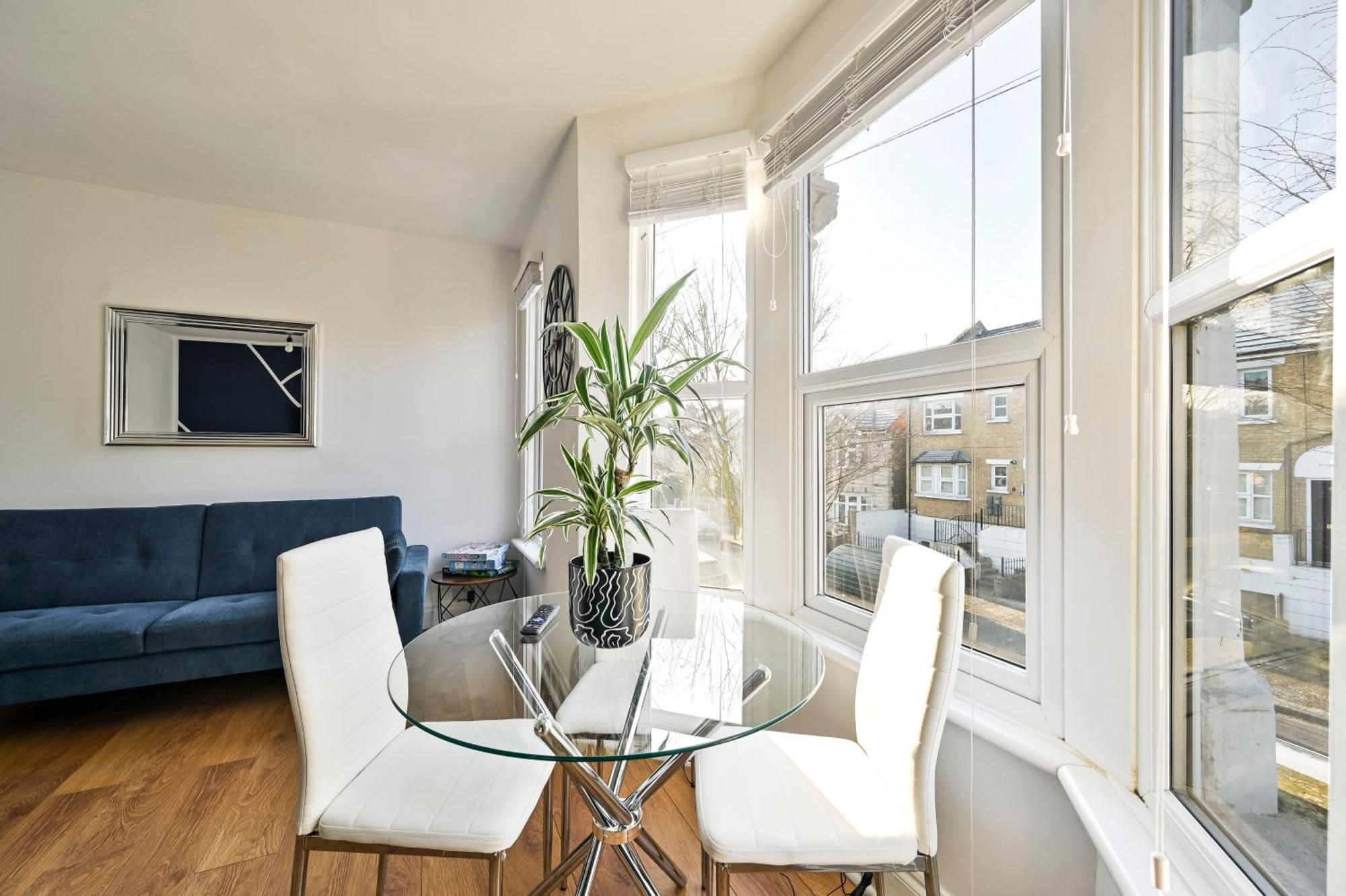 Appartement 2-bed, Sleeps 8 In Leyton E10, Near Stratford *