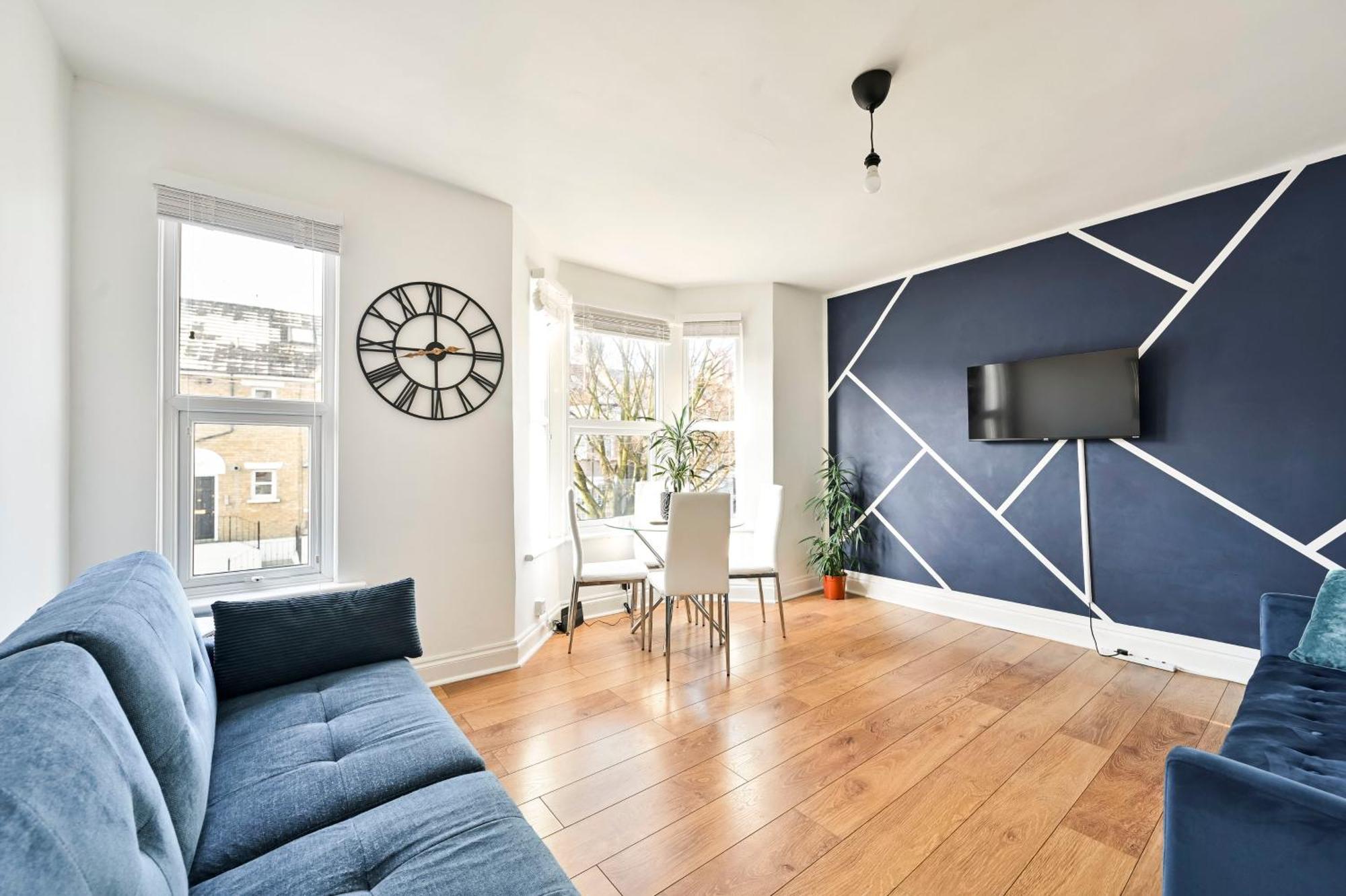 2-bed, Sleeps 8 In Leyton E10, Near Stratford