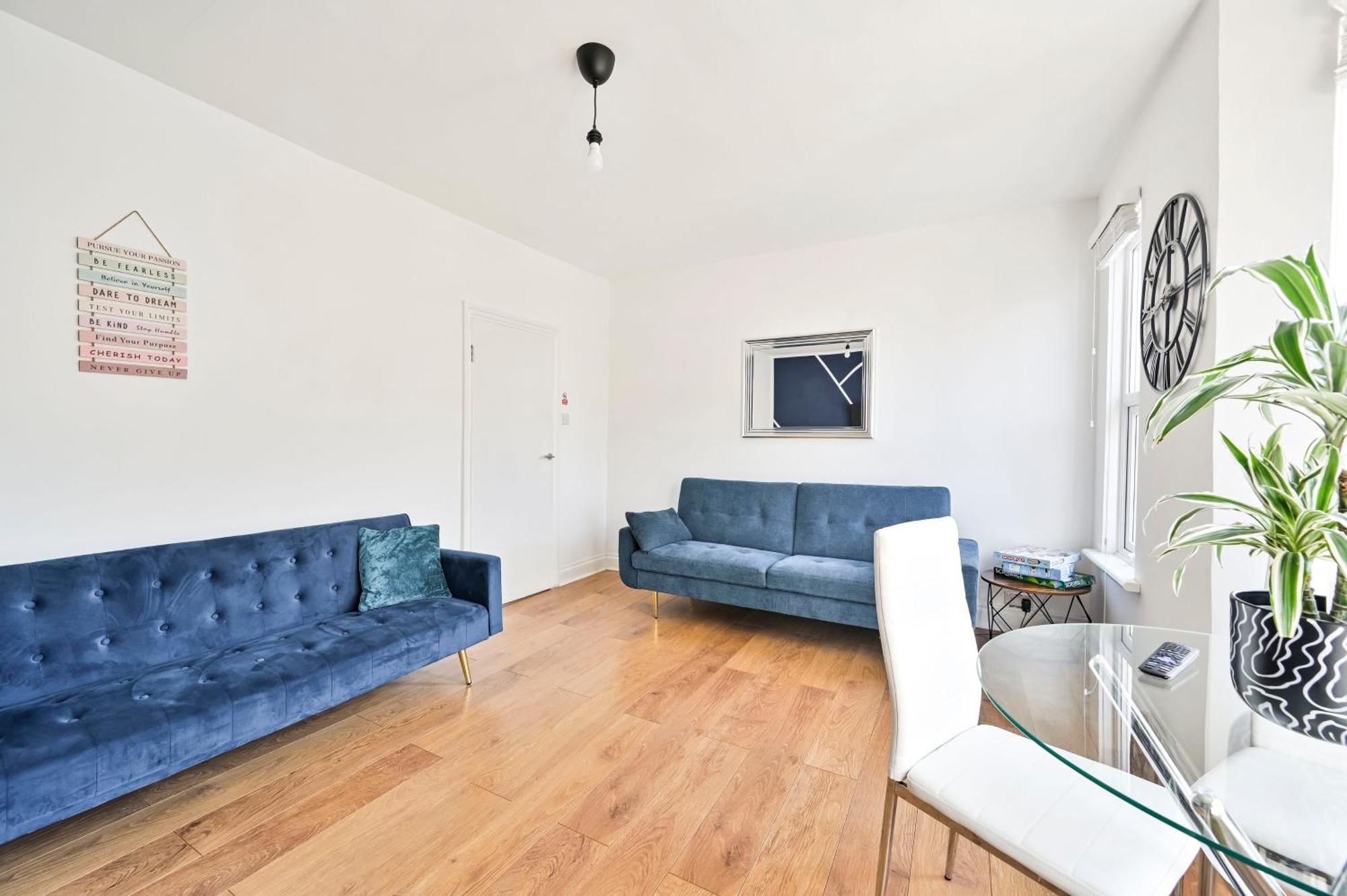 Appartement 2-bed, Sleeps 8 In Leyton E10, Near Stratford