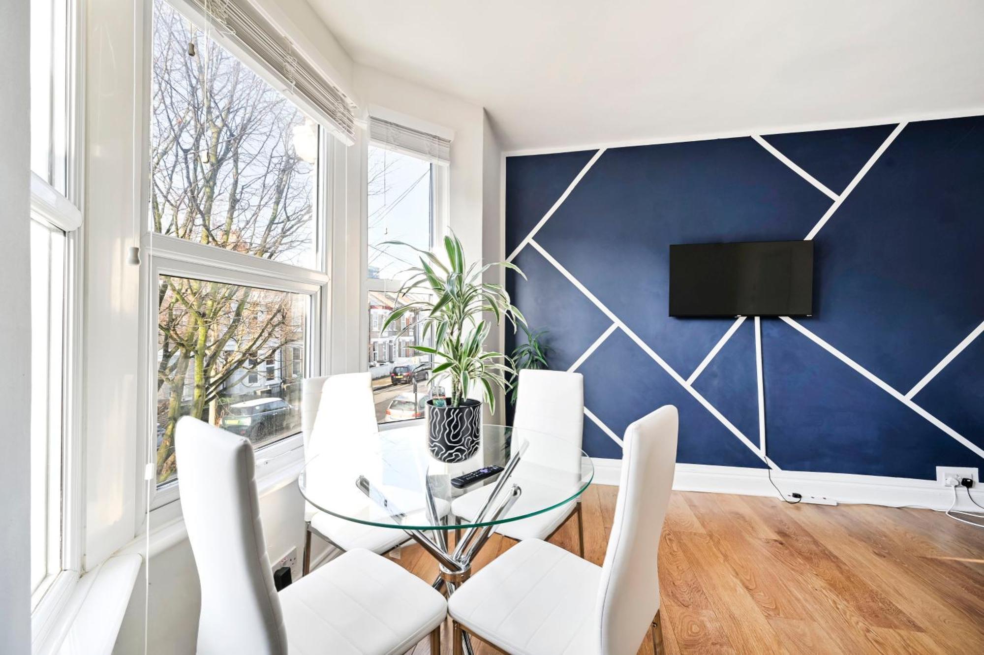 Appartement 2-bed, Sleeps 8 In Leyton E10, Near Stratford Londres