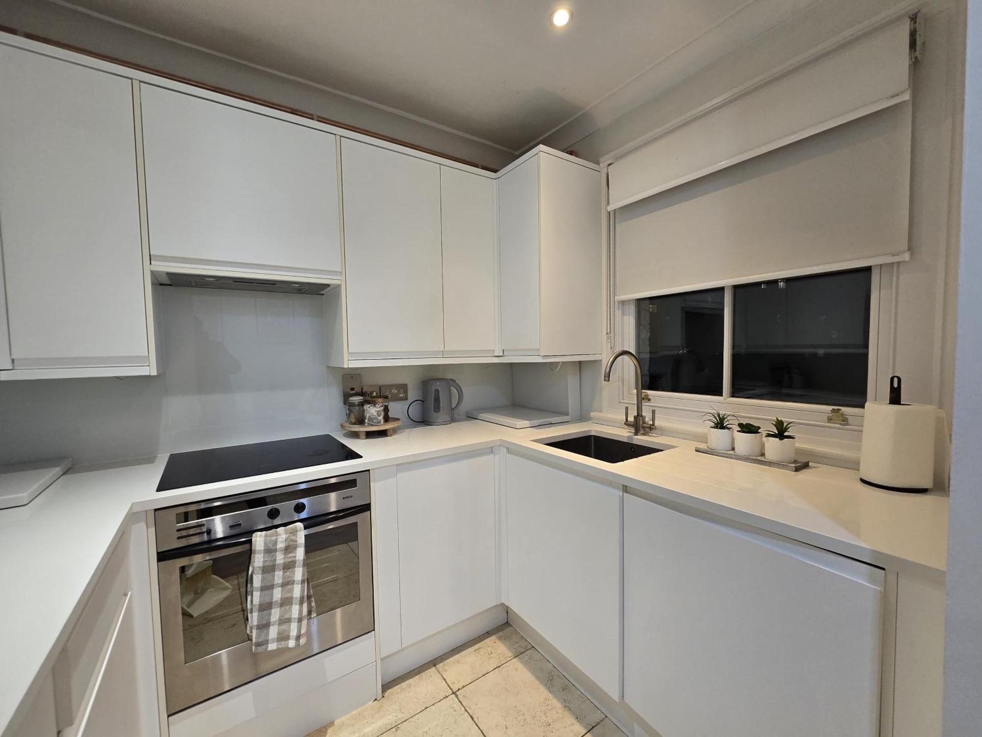 Appartement Stylish 2-bed In West - Extended