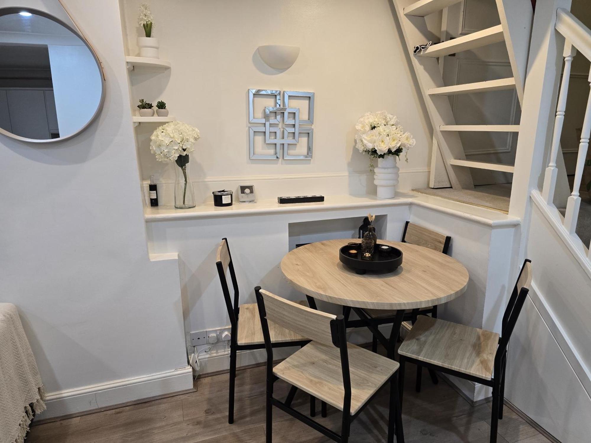 Stylish 2-bed In West - Extended Appartement *