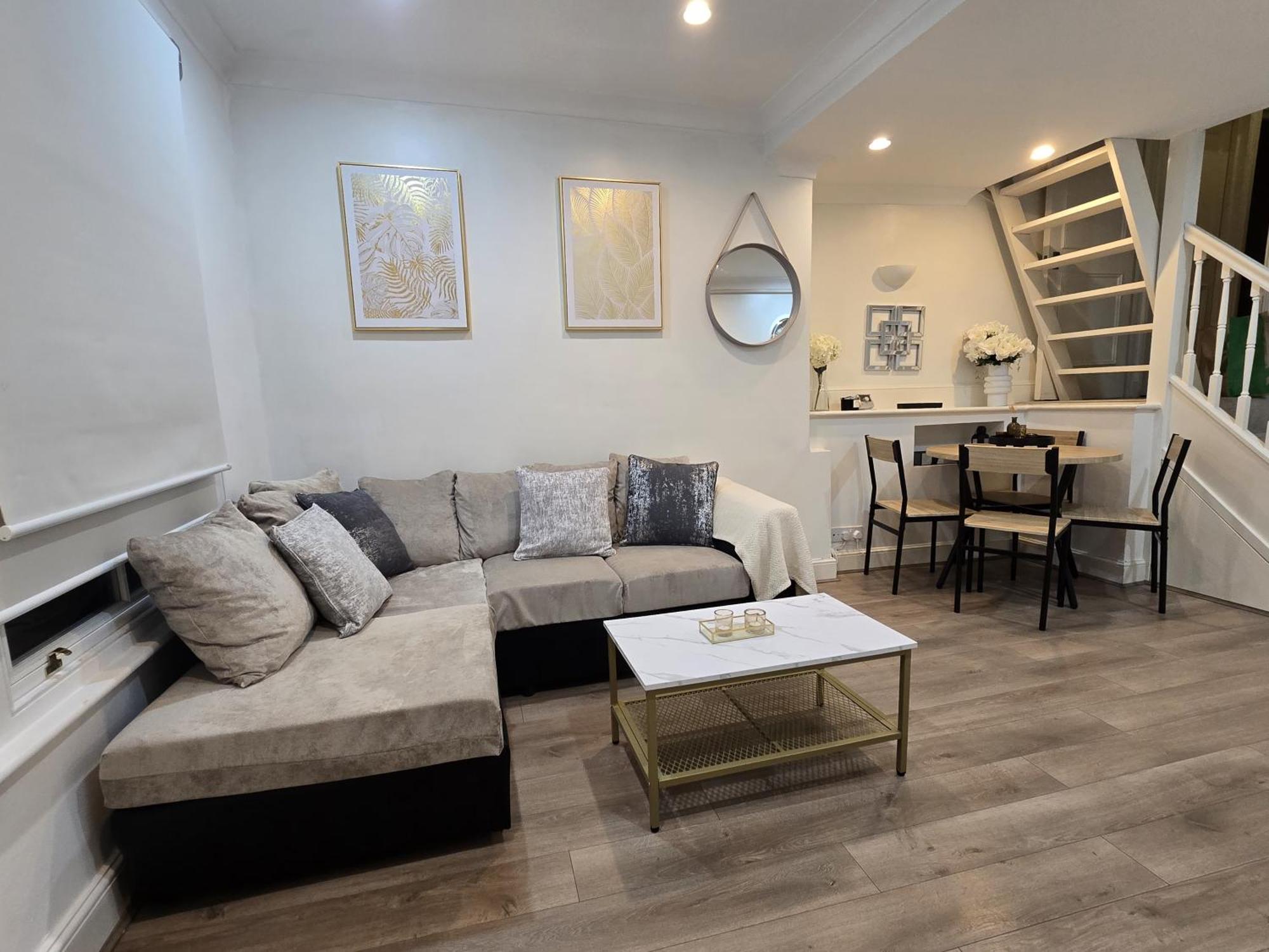 Stylish 2-bed In West - Extended Londres