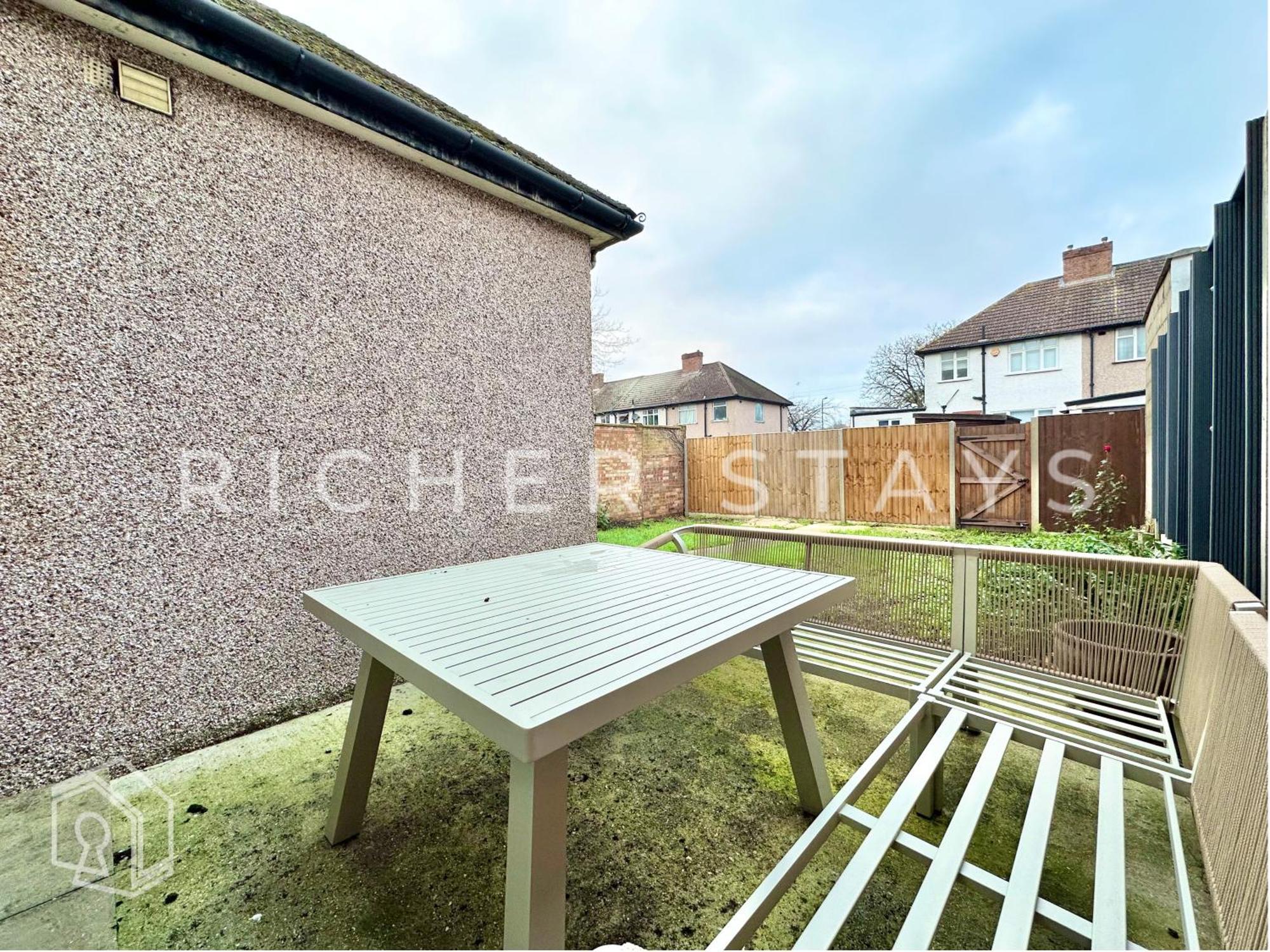 Wembley Large 4-bedroom House, Driveway And Garden Casa de férias Londres