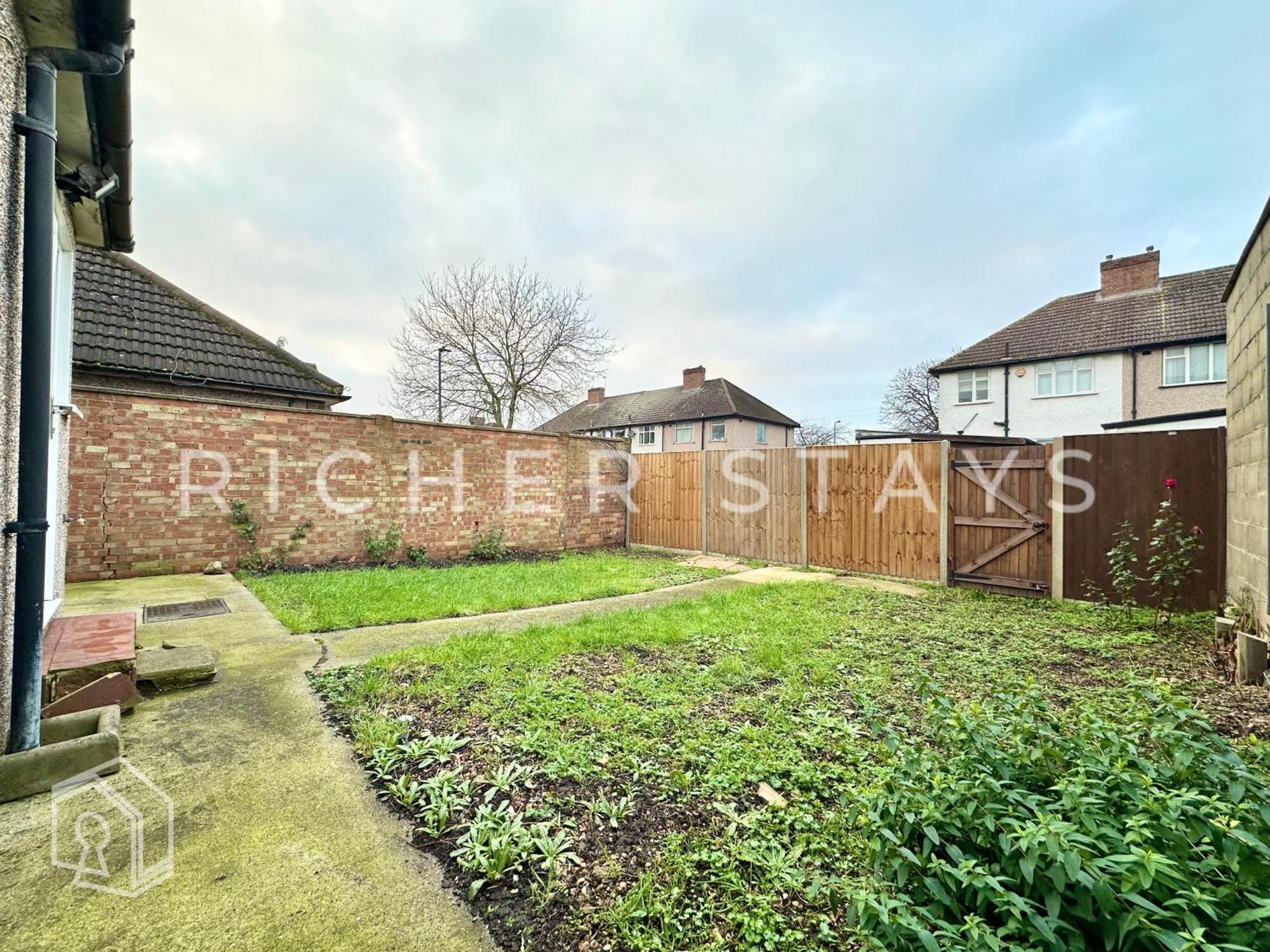 Wembley Large 4-bedroom House, Driveway And Garden Casa de férias Londres