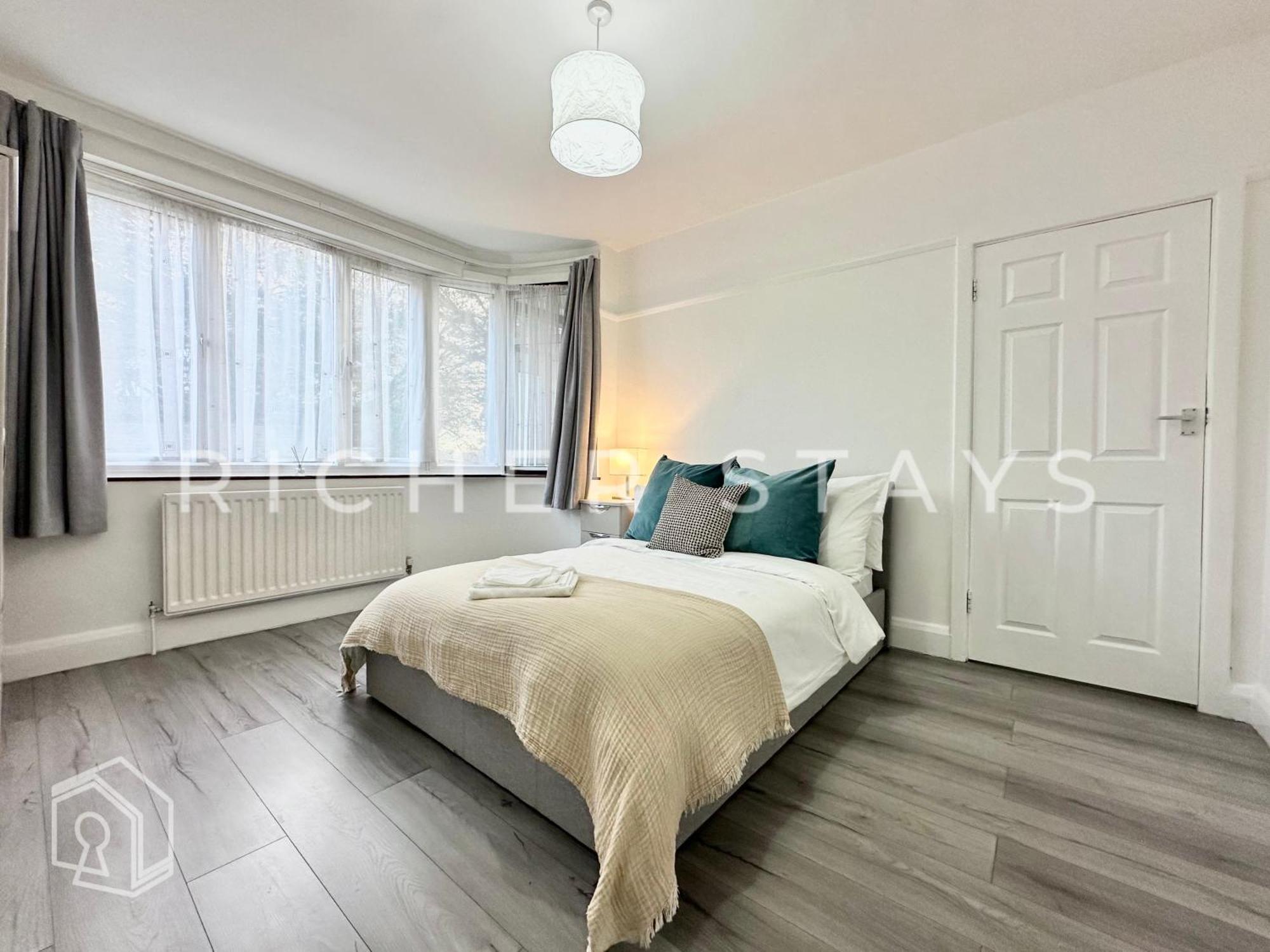 Casa de férias Wembley Large 4-bedroom House, Driveway And Garden *