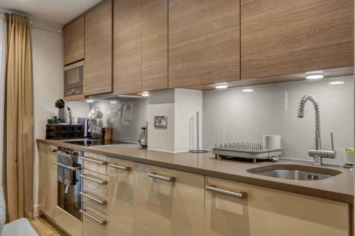 Charming 1 Bed With Ac Next To Vauxhall Station- Zone 1 * Londres