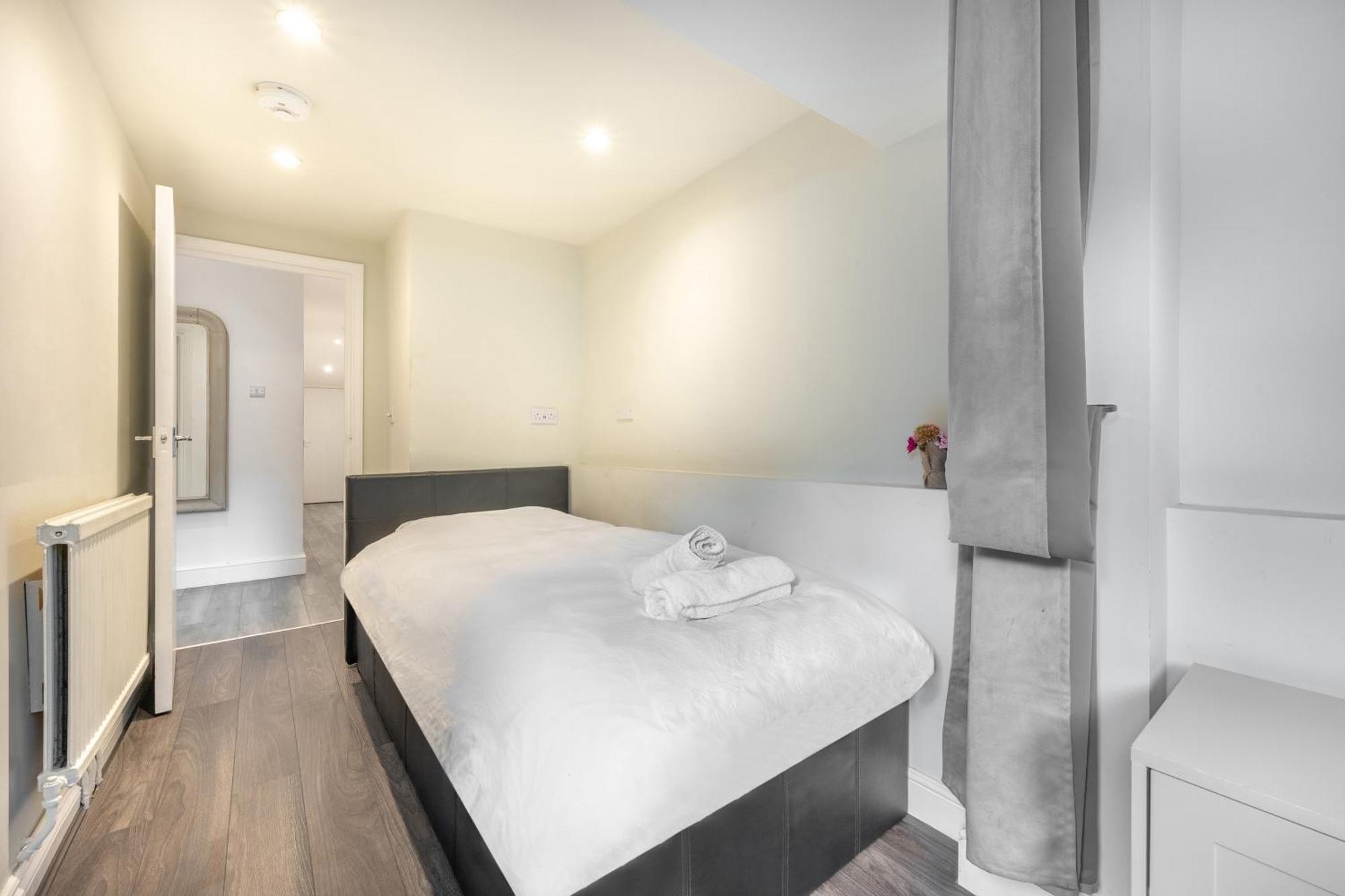 Kensington - Two Bedroom With Garden * Londres